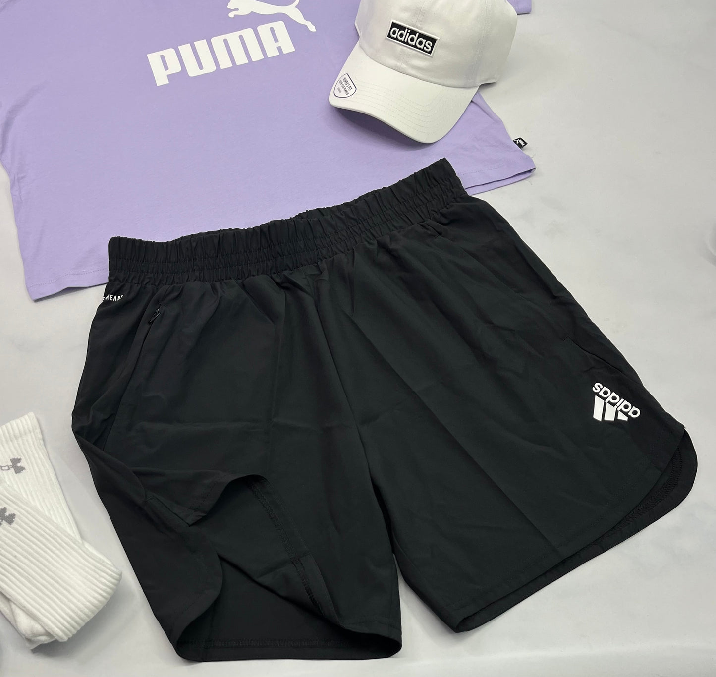 💜 Short Adidas : tissu de sport léger L/ femme coupe relax neuve .