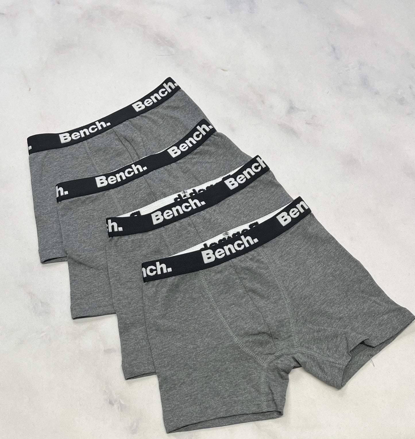 Bench lot de : 4x boxer en coton doux neuf ! fait 4 ans .