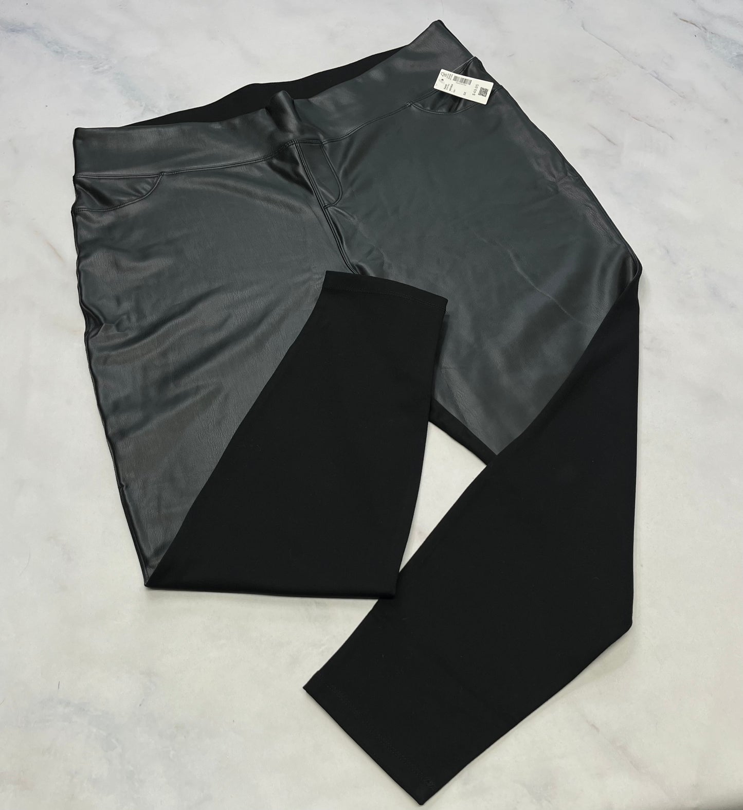 Skinny Jeg Penn : stretch / confo . Devant  effet cuir et derrière en tissu stretch . 2XL femme .