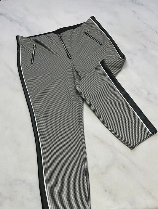 Lily Morgan : Taille haute effet bande effet cuir de chaque côtés . Taille haute et stretch . État neuf ! L/ femme