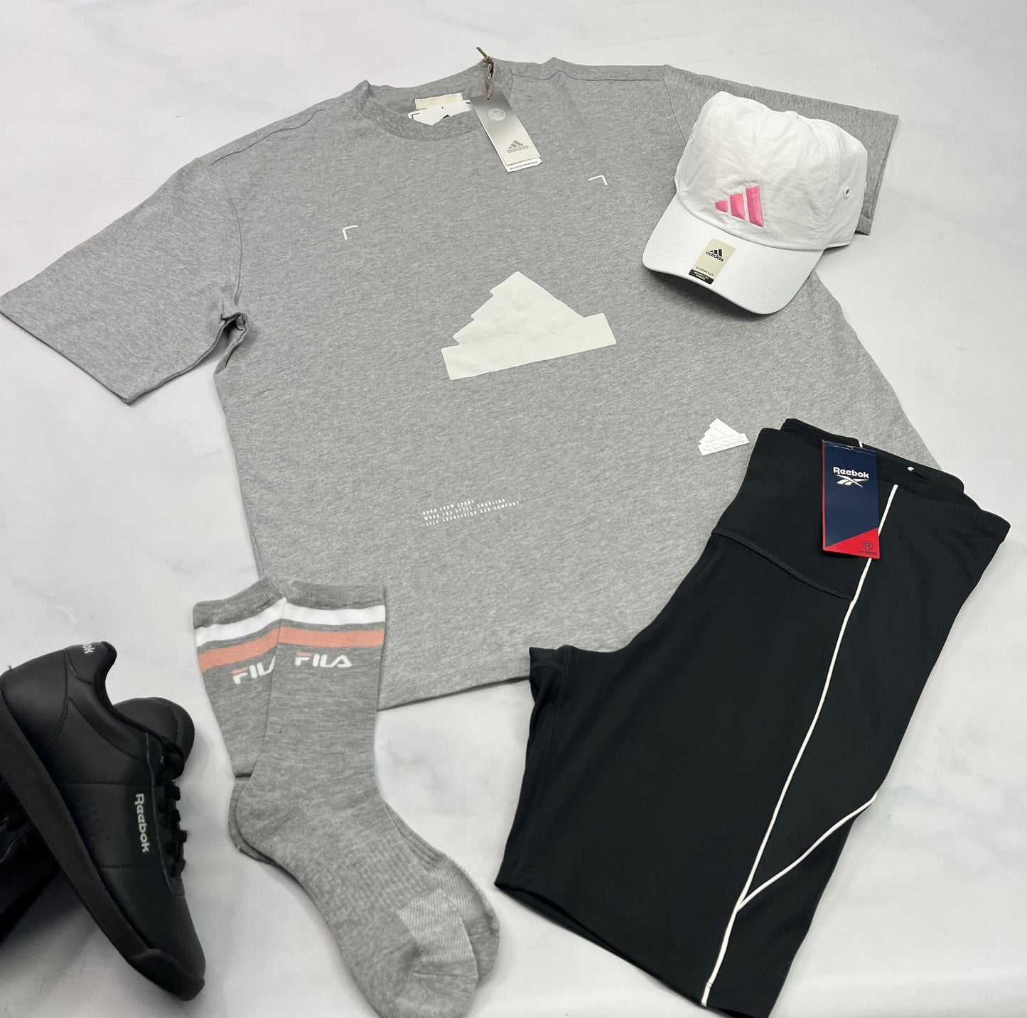 😍 T-Shirt : Adidas XL femme look coupe over size . Superbe avec un cuissard . Neuf !