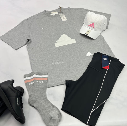 😍 T-Shirt : Adidas XL femme look coupe over size . Superbe avec un cuissard . Neuf !