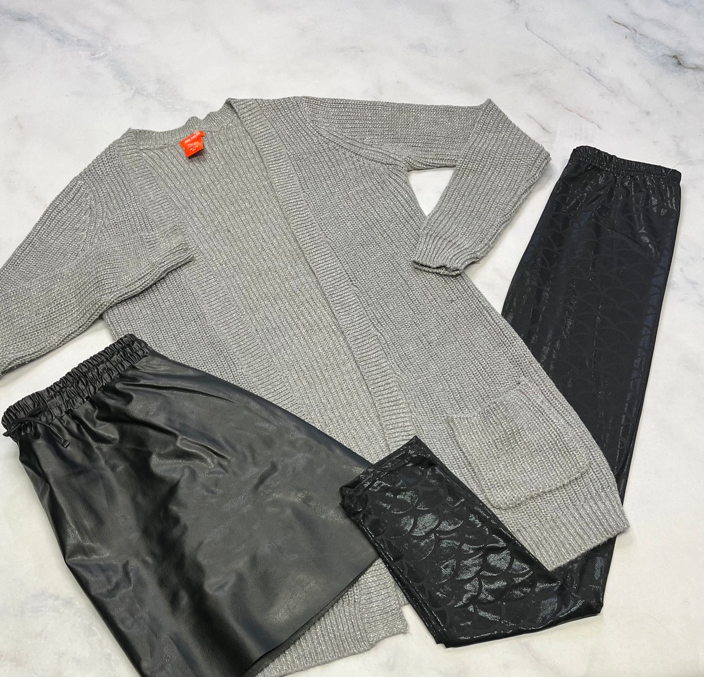 Trio : Longue veste grise argenté  Joe fresh comme neuve 14 ans + Jupe Off Set effet cuir 14 ans comme neuve ! + Leg. Effet lustré 14 ans comme neuf !