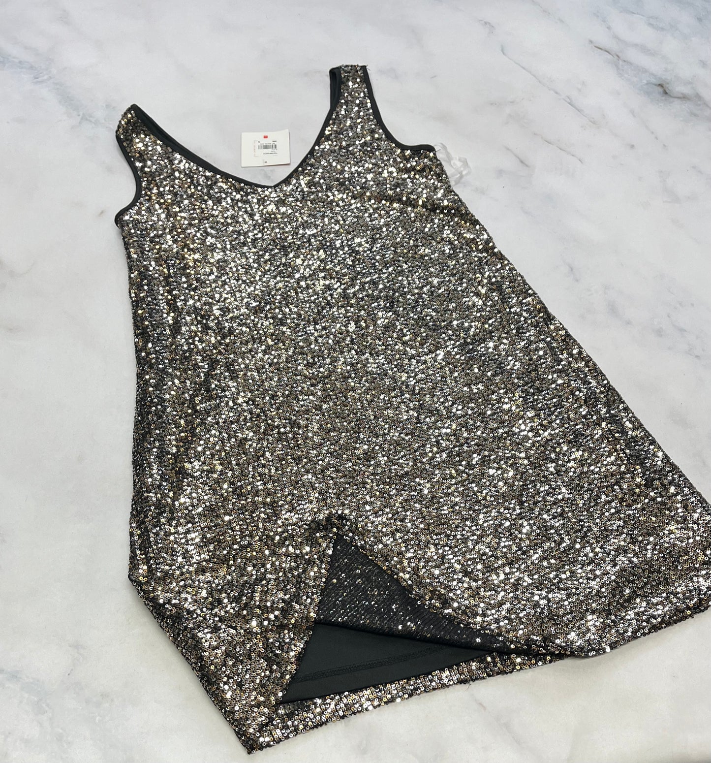 Robe : paillettes ( noir argenté et gold) doublure int. Neuve . Small femme .