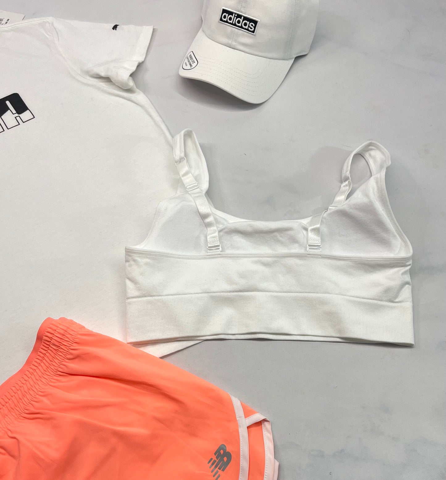 ☀️Top : sport Puma / blanc L/ femme neuf ! Pad amovible avec bretelles ajustable .