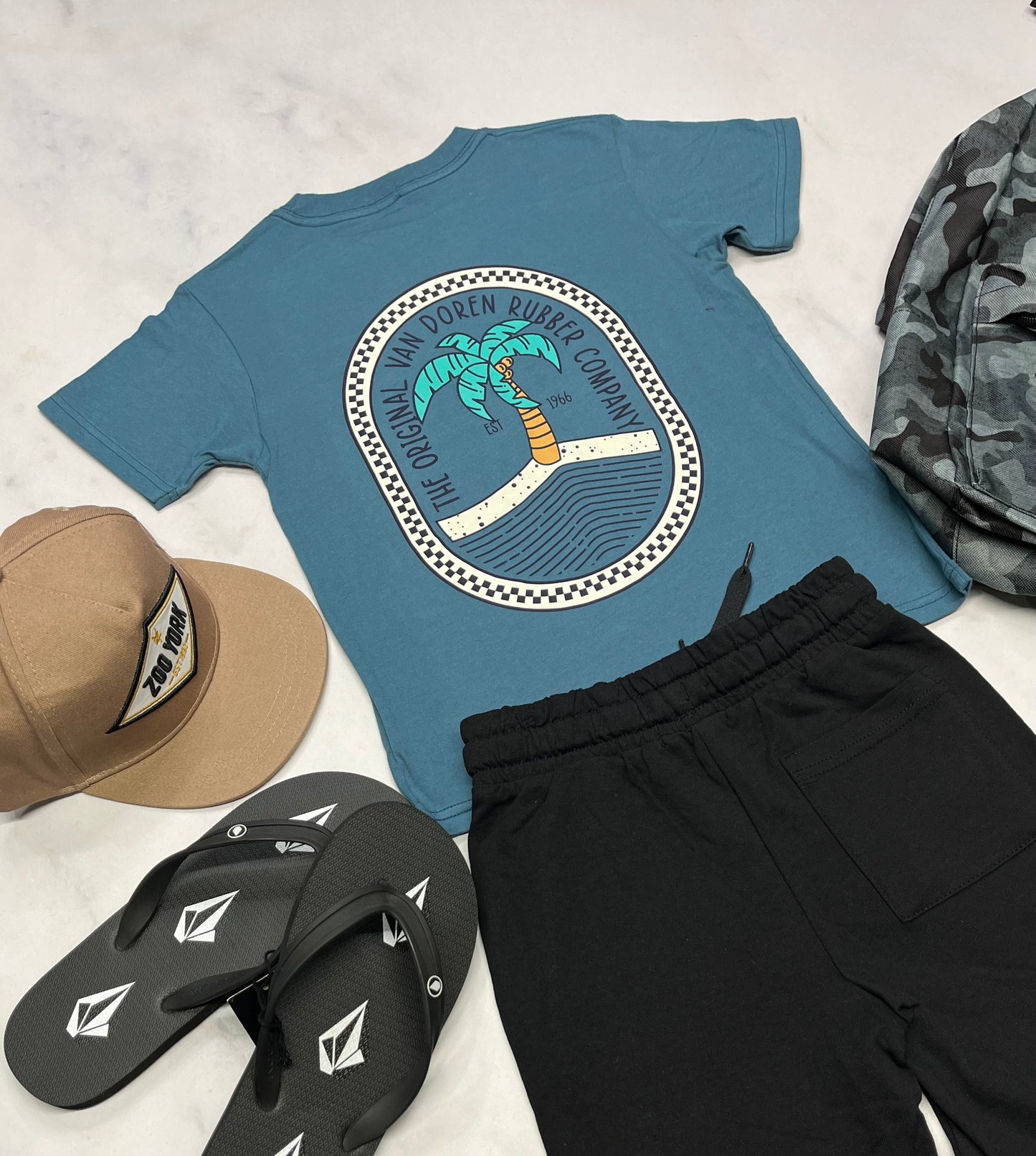 🌴 T-Shirt : VANS 5 ans garçon neuf ! Beau logo au dos .