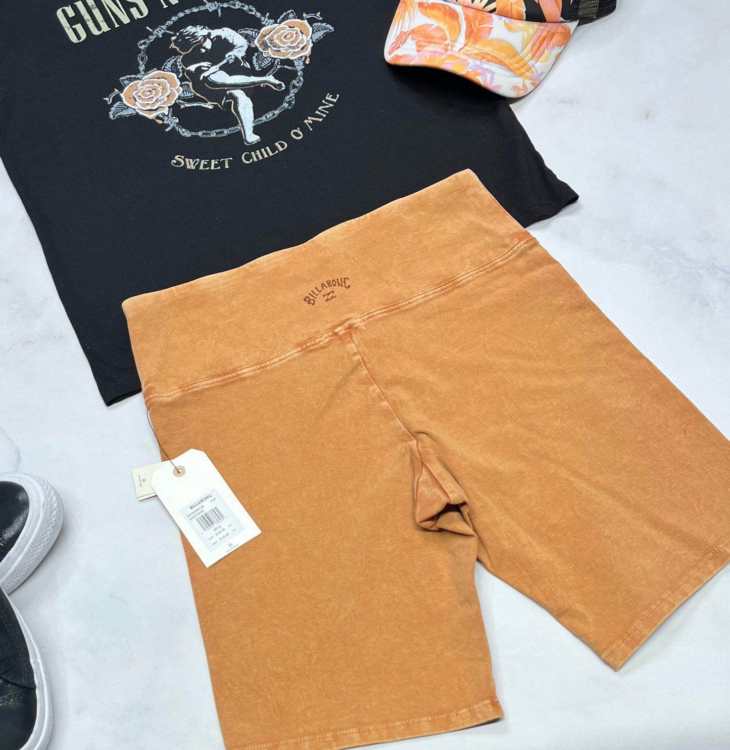 ☀️ Cuissard : Billabong look vieillit . Qualité ++. Fait 10-12 ans confo . fille neuf !