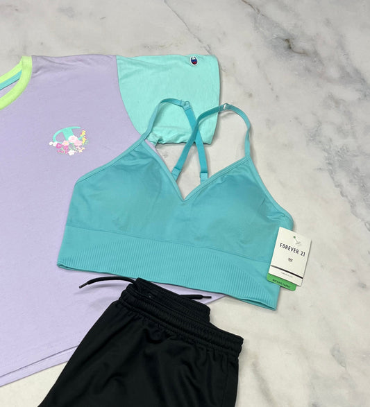 🩵 Top : Forever 21 en tissu de sport extensible. Pas amovible et bretelles ajustable . Fait 13-14 ans ado fille neuf !