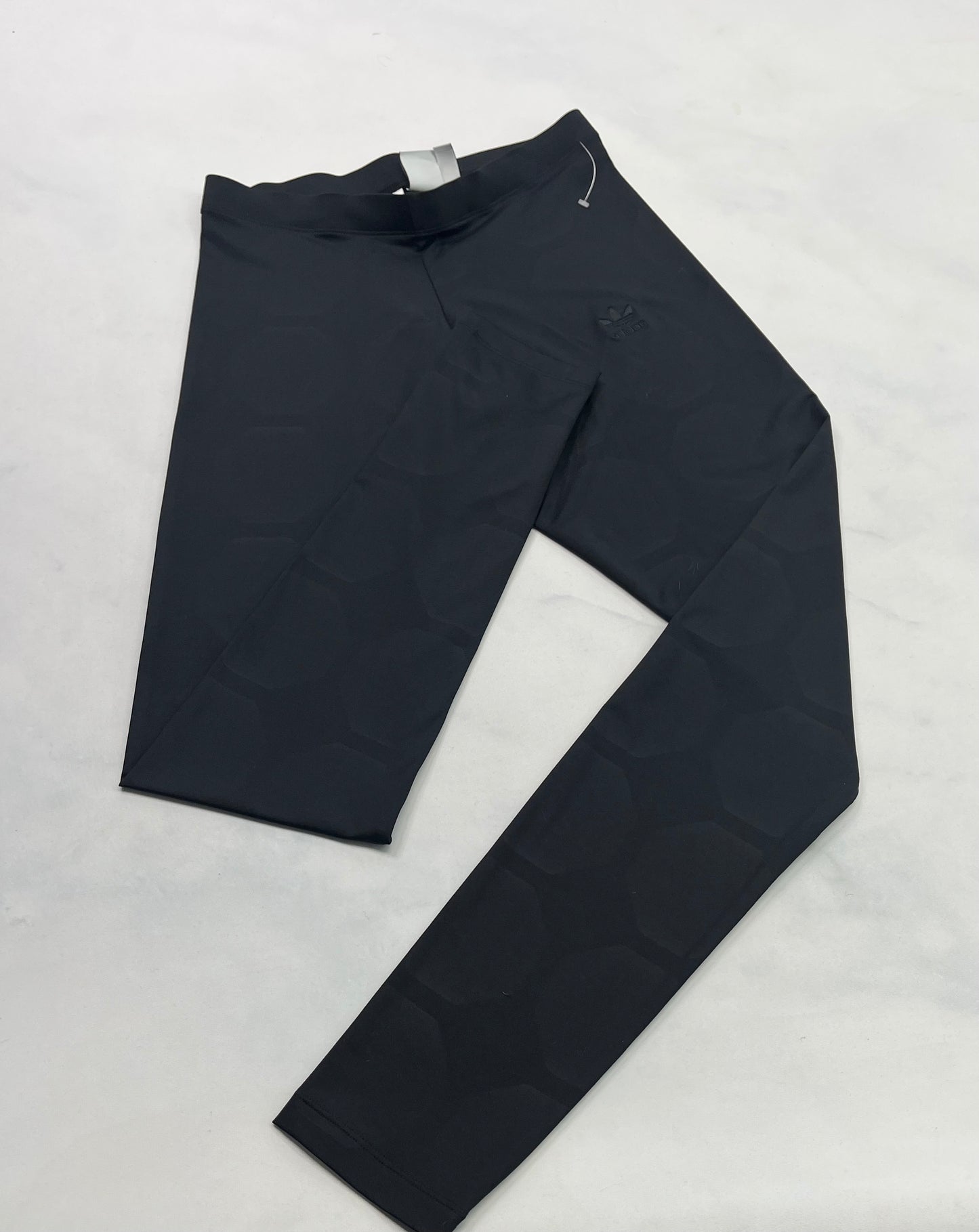 Leg. Adidas : Tissu sport état neuf ! Noir motif ton sur ton . Logo noir brodé . M/ fit stretch femme .