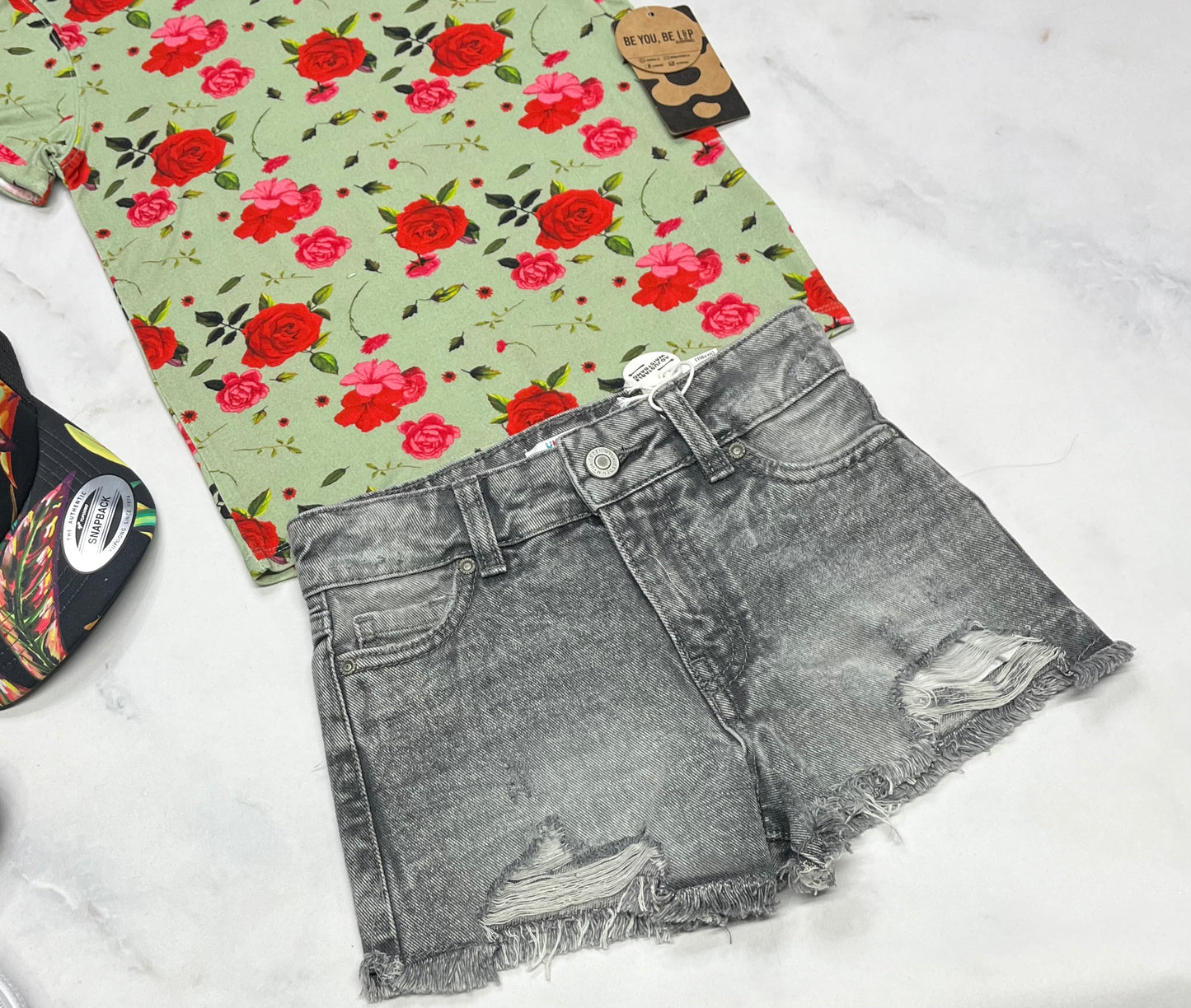 🌹 Short jeans : 6 ans taille ajustable neuve.