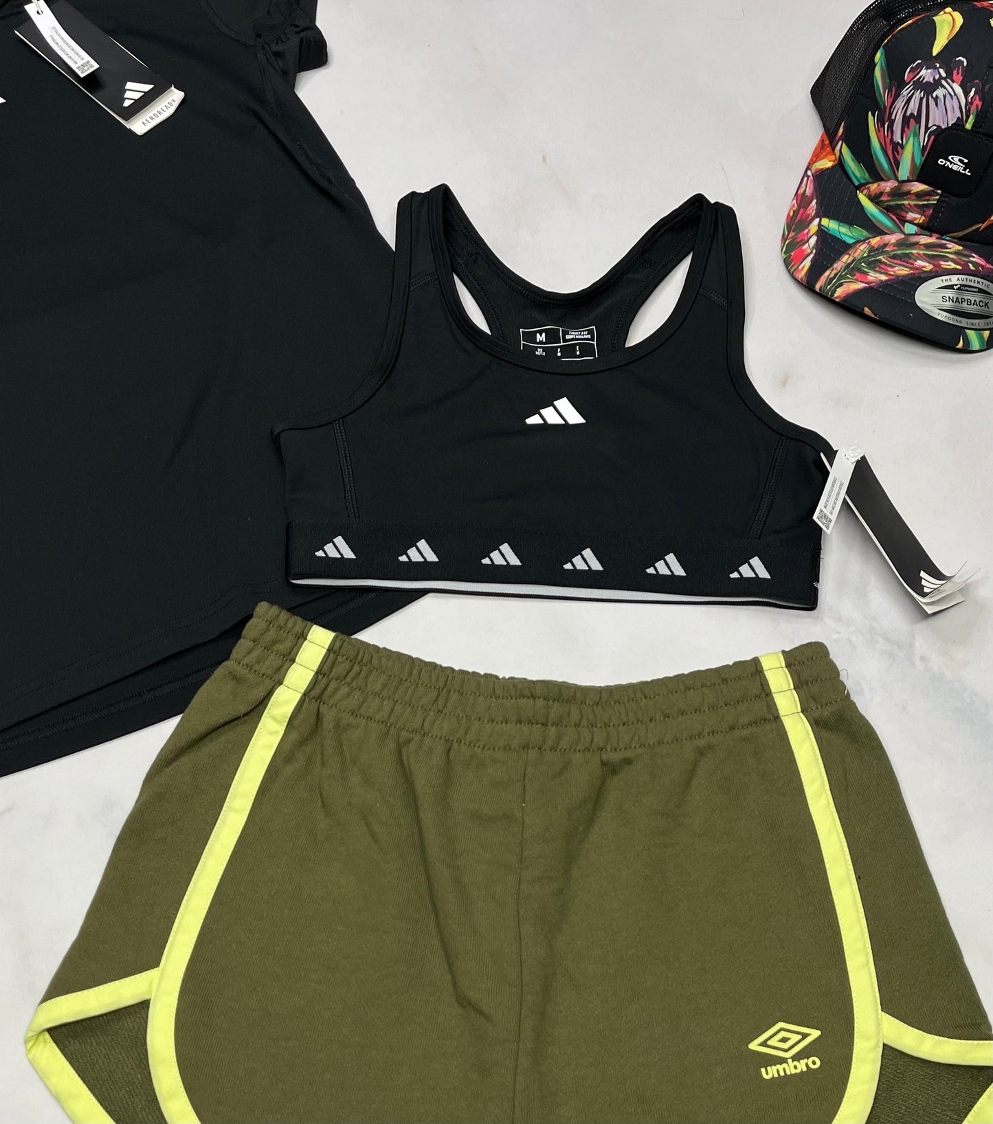 🌿 Top : Adidas en tissu de sport stretch 10-12 ans fille neuf !