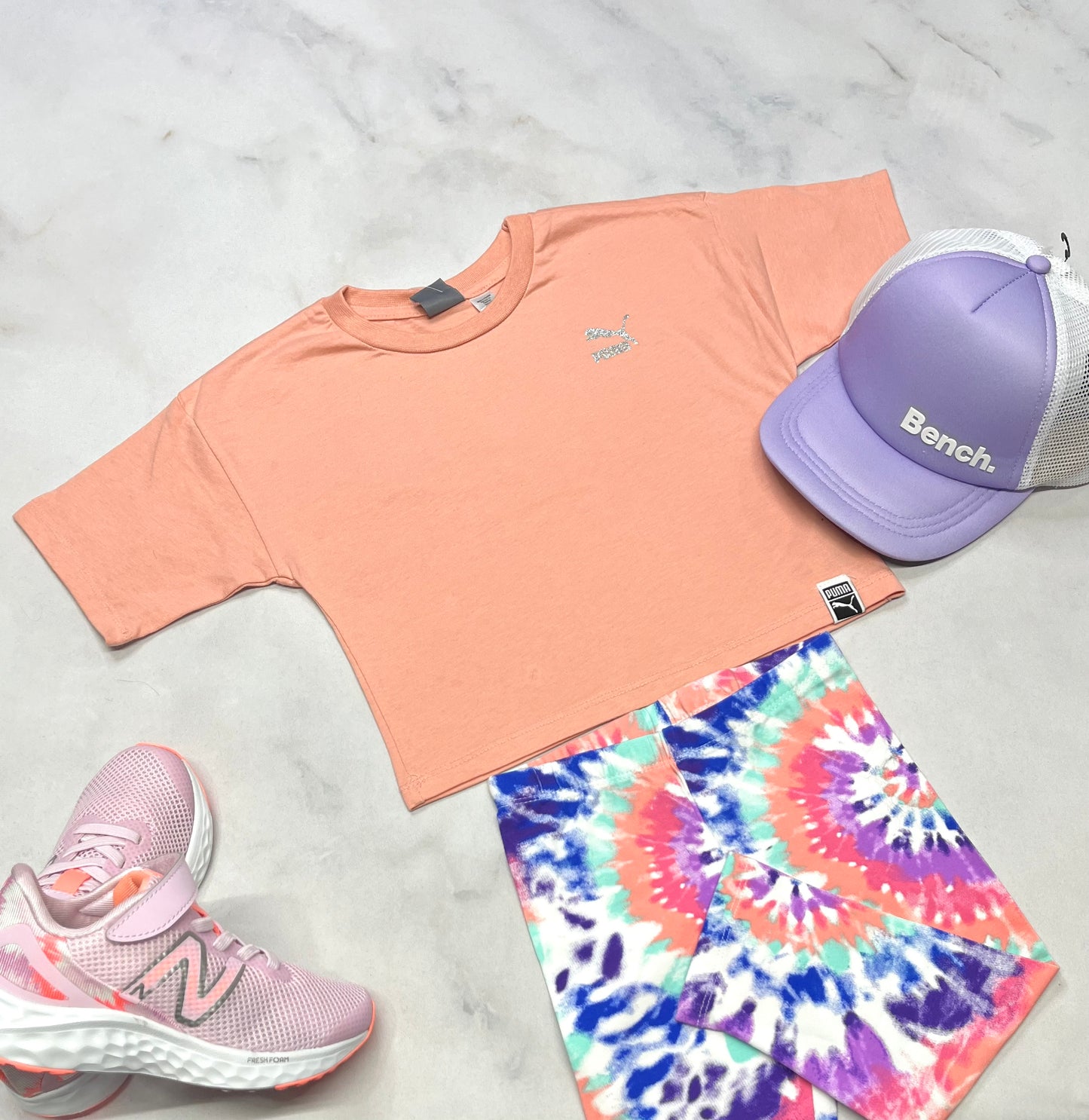 😍 PUMA : manche courte 4 ans fille coupe tendance . Gros logo brillant au dos neuf !