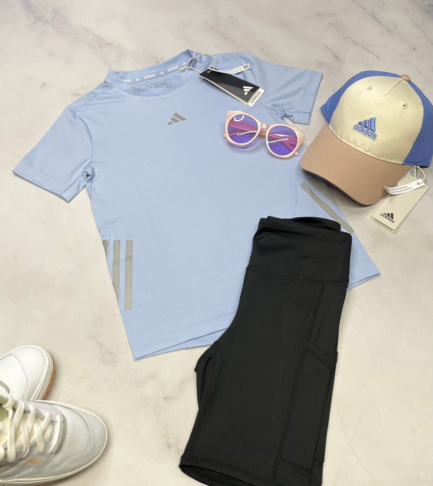 🤩 Manche courte : Adidas en tissu de sport stretch 9/10 ans fille neuf ! Bog photo superbe en vrai .