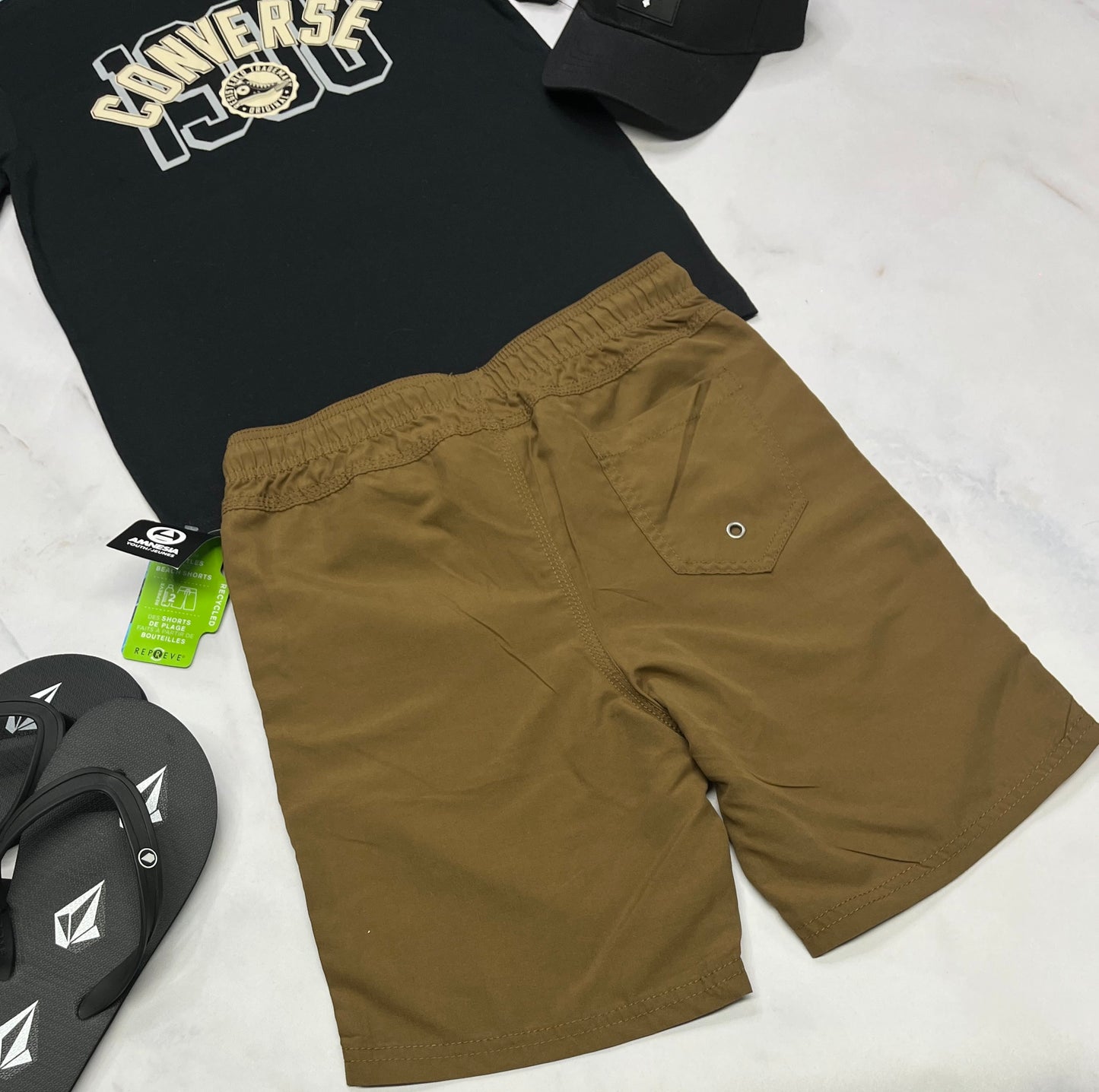 🍂 Bermuda : Amnésia brun/ kaki couleur tendance . Hyper léger avec taille élastique : 10-12 ans et 14 ans garçon neuf !