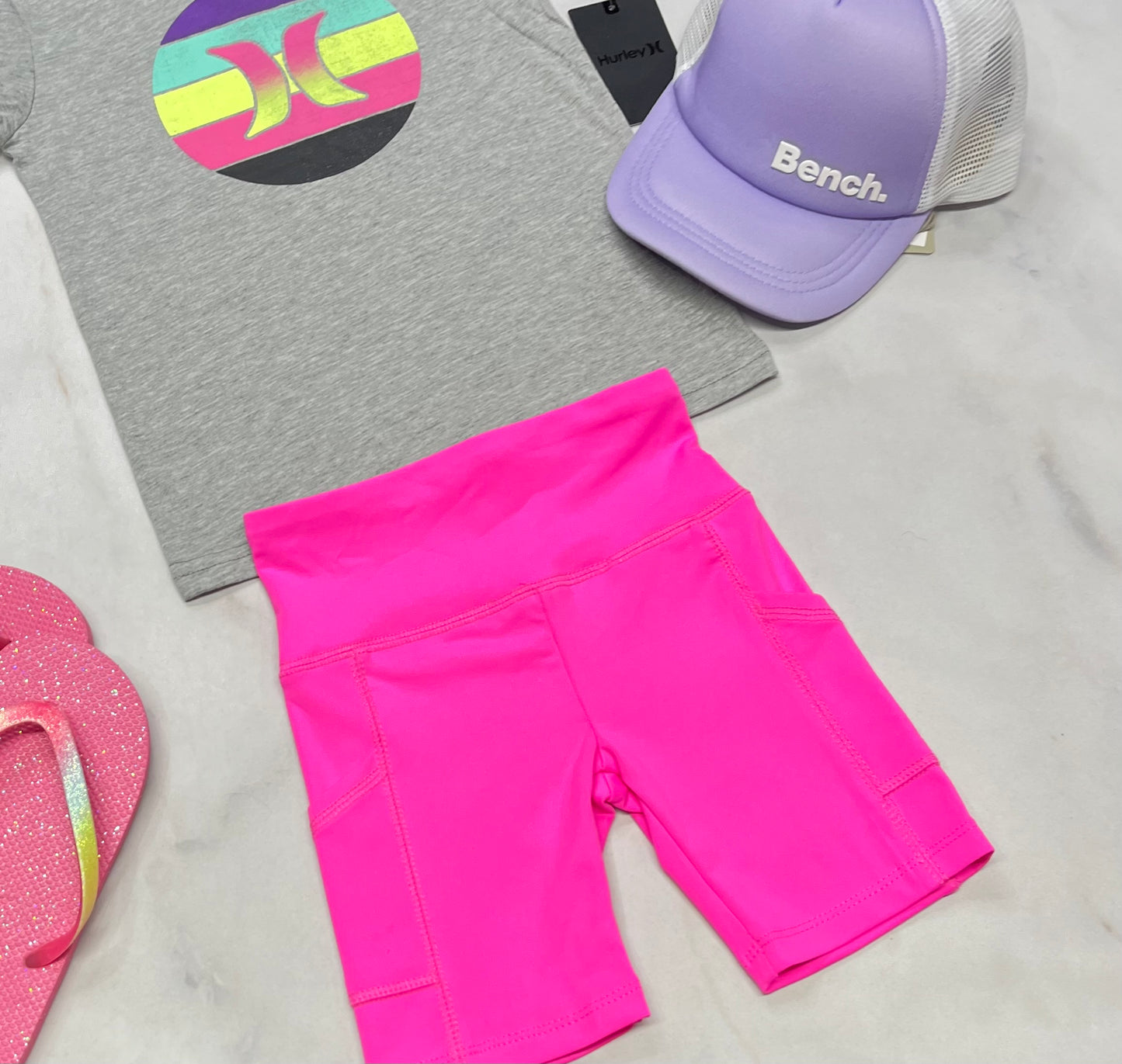 💕 Cuissard sport : avec poches sur les côtés . Rose néon taille haute . Fait 5 ans fille.