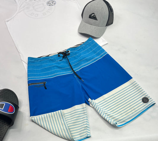 ☀️Solde Bermuda : Volcom tissu hyper léger souple qui sèche rapidement . 30/ homme : Small super état mais ombrage ultra flou dans le rayé .