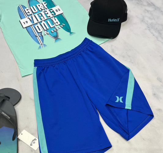 🌴 SOLDE ,Bermuda : Hurley en tissu de sport L/ 12- 14 ans garçon quelques micro points de mailles au dos sinon super état .