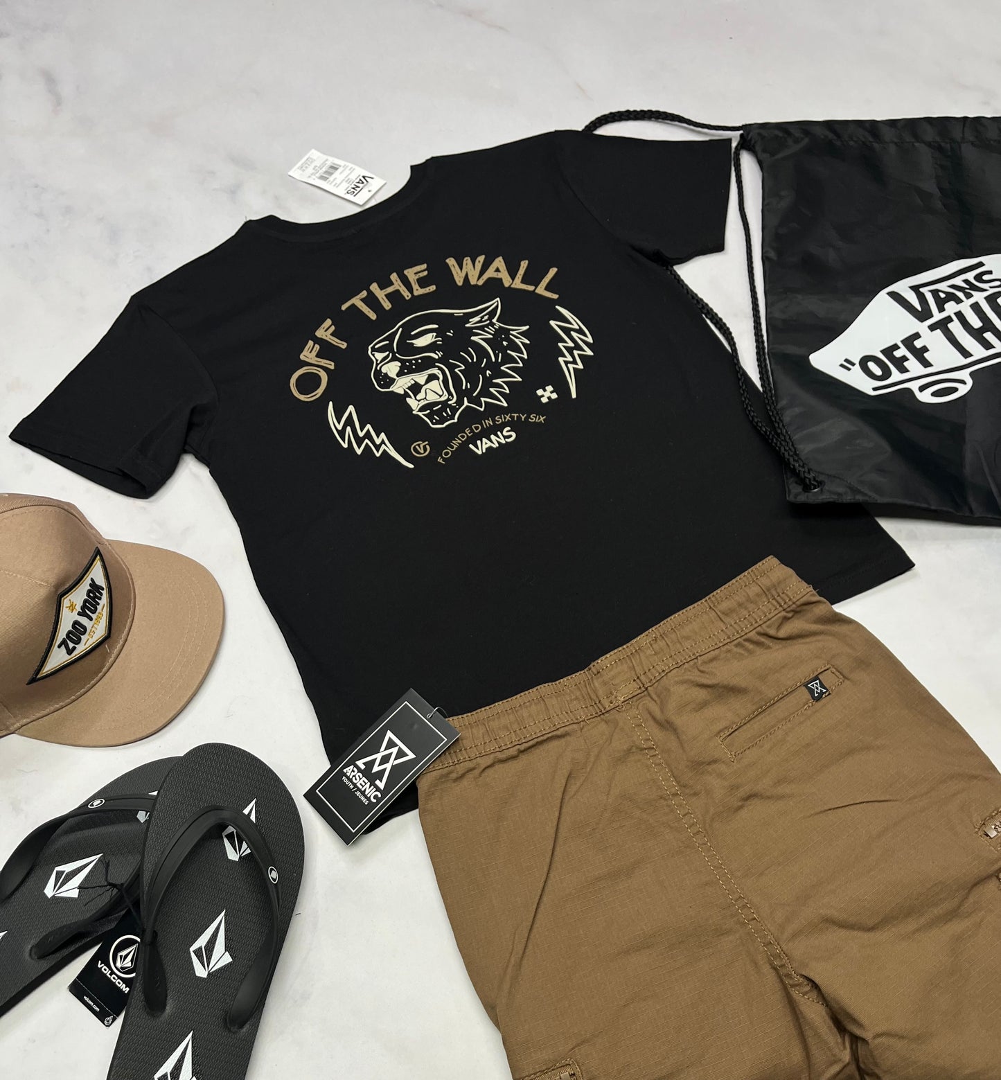 🍂 T-Shirt : VANS beau logo au dos fait 8 ans garçon neuf !