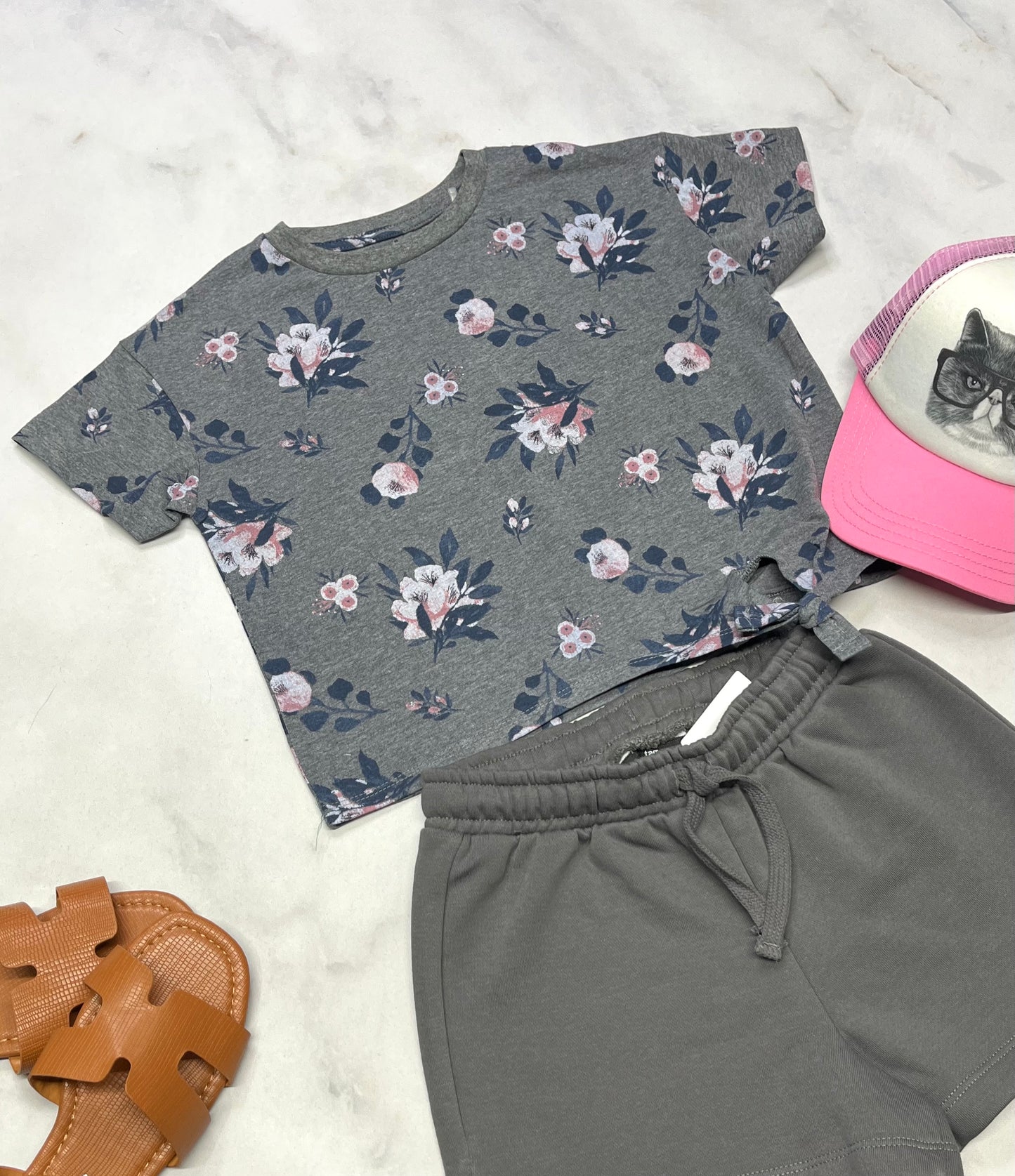 🌸 Manche courte : Gris Tag fait 7 ans fille neuf ! Ajustable au bas d’un coté .