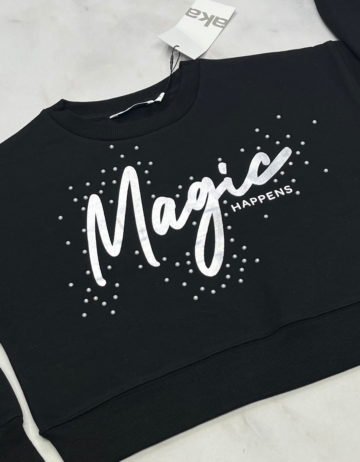 Ouaté : logo argenté avec perle 8 ans fille AkA neuf!