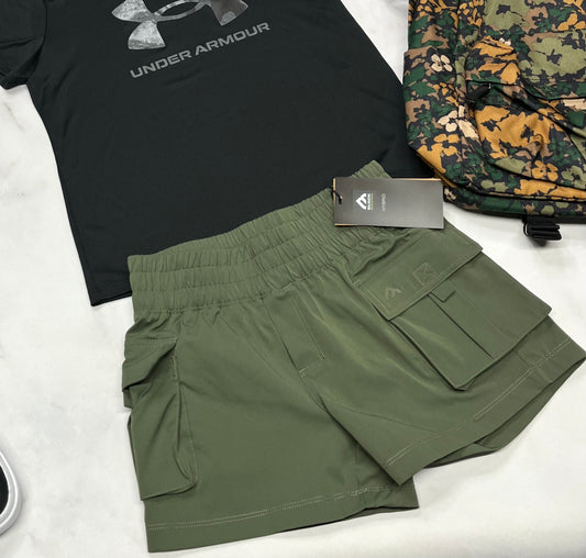 🌿 Short : cargo kaki Black Mountain . En tissu de sport qui ne décolore pas . 8 ans fille neuve .