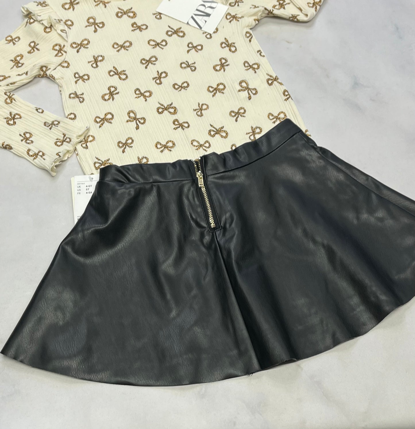 Duo neuf 4-5 ans : ZARA rib.texturé fait 4-5 ans neuf ! + Jupe effet cuir mou 4-5 ans ajustable neuve .