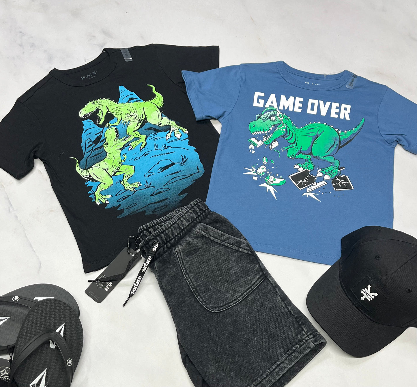 🌴🌴 Duo : Lot de 2 t-Shirt Dino 4 ans neuf !