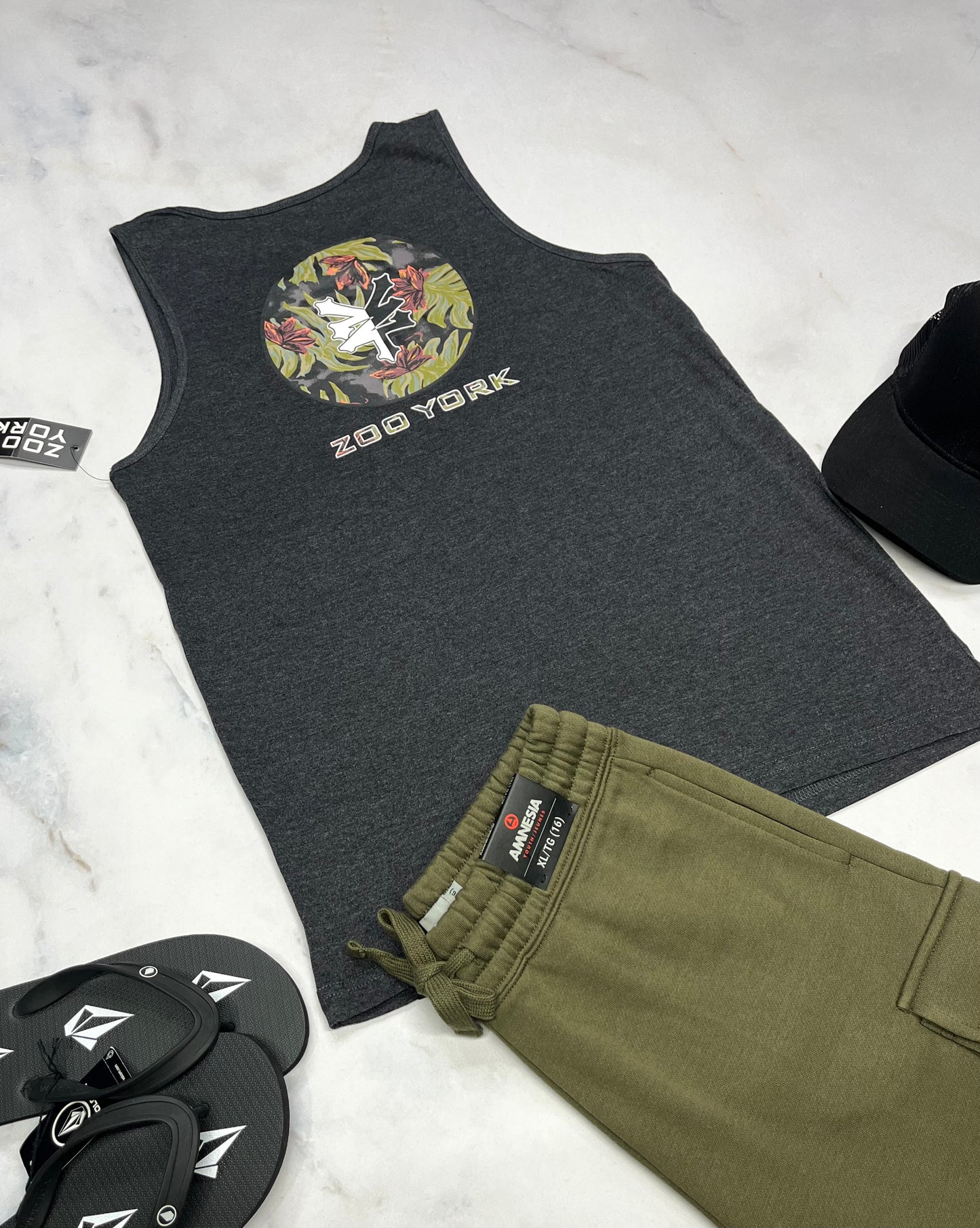 🌿 Camisole: grise Zoo York soft confo . Beau logo au dos . 16 ans garçon  neuve !