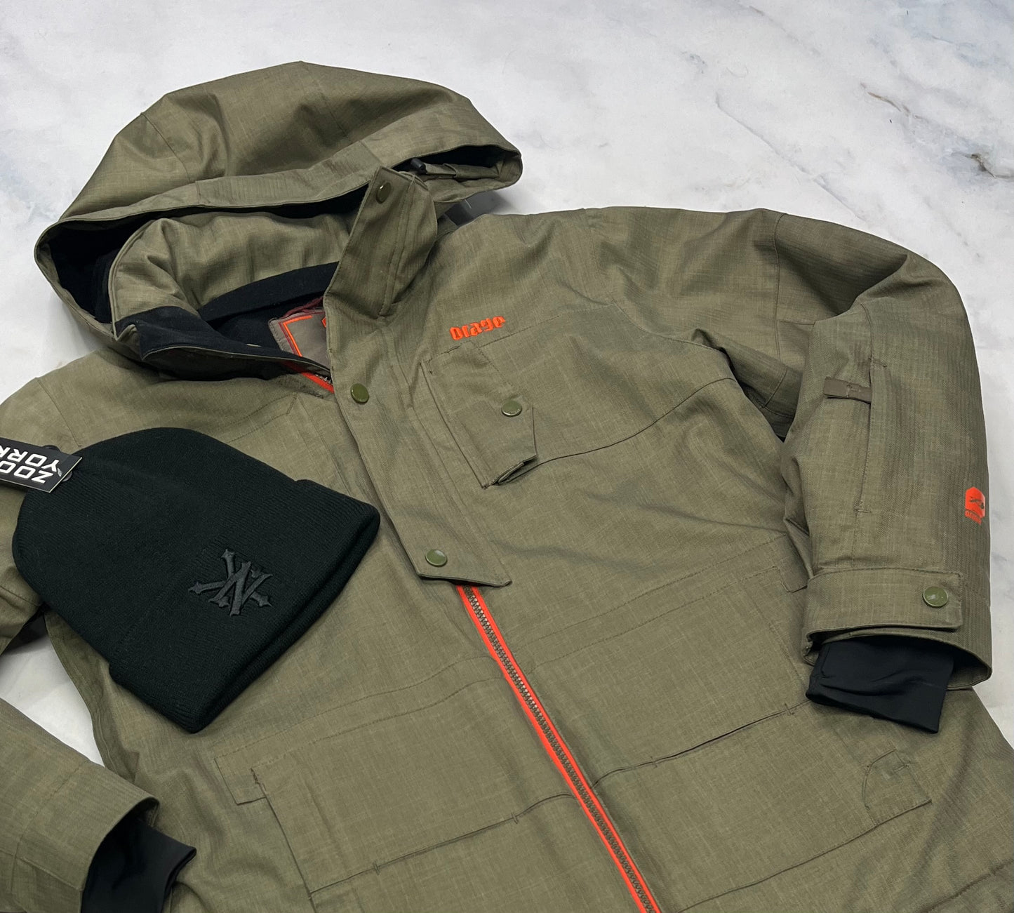 Duo : ORAGE manteau d’hiver kaki chaud / souple poignet ajustable ! Capuchon amovible 14 + (14-16 ans )garcon comme neuf ! + tuque Zoo York neuve .