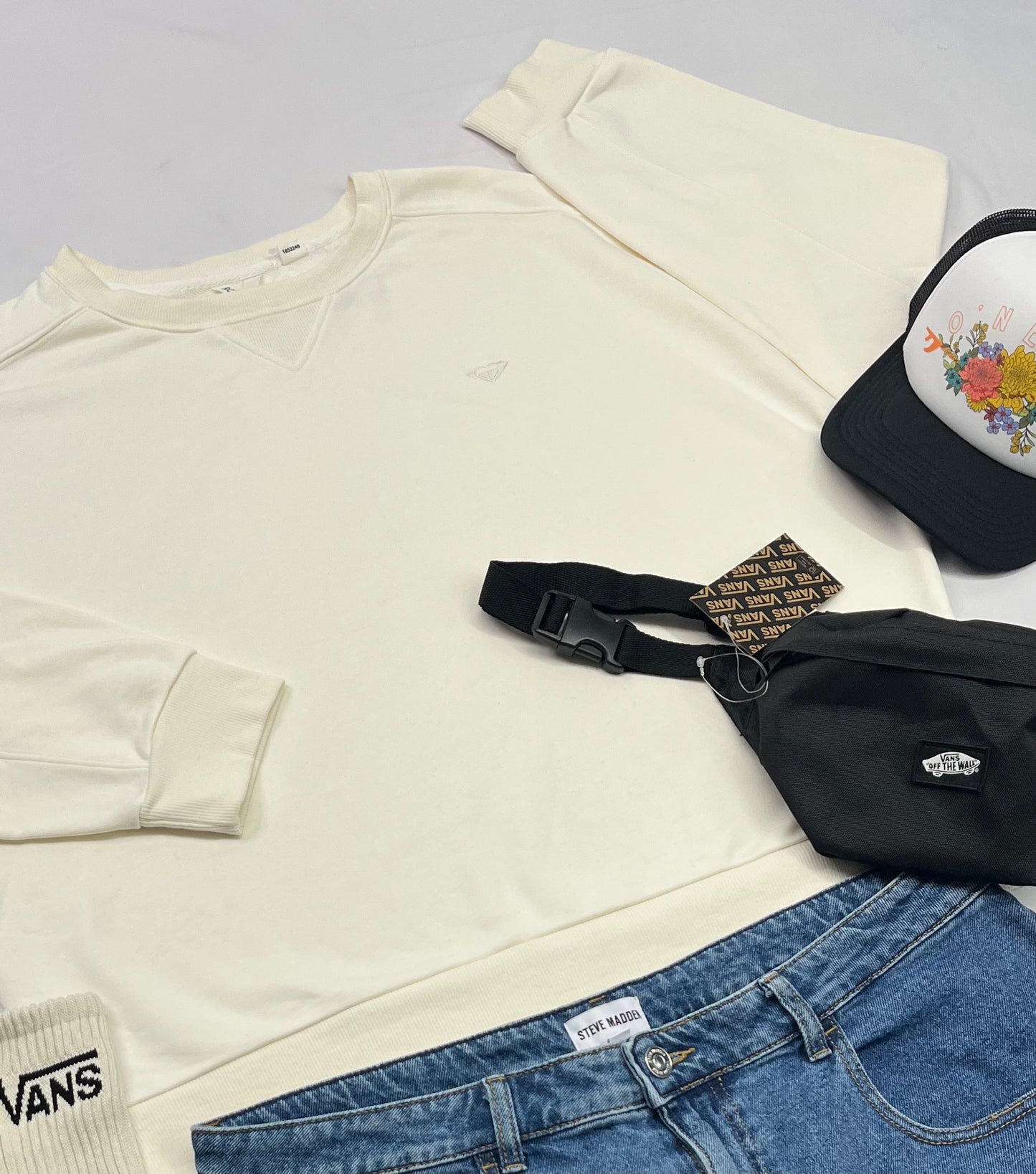 🌴 Ouaté : ROXY XL/ femme pas chaud ni mince . ( Blanc cassé) logo brodé ton sur ton au devant . Coupe relax tendance . Neuf !