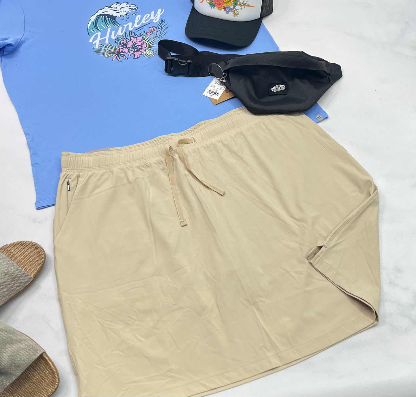 ☀️ Jupe : avec cuissard intégré en tissu de sport stretch dans tout les sens . Hyper confo ! XXL/ femme neuve .