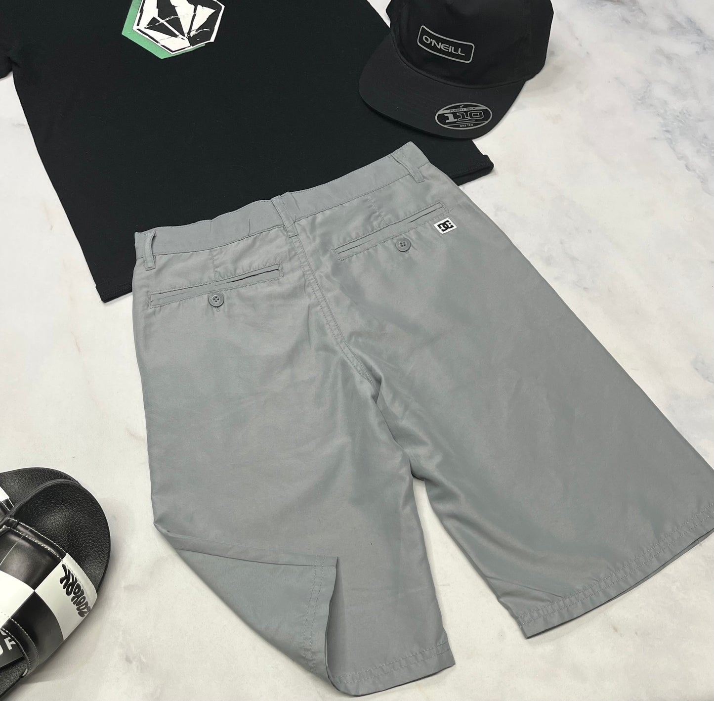 💚 Bermuda long : DC tissu léger souple qui ne décolore pas . 12 ans garçons comme neuf ! Logo au dos .
