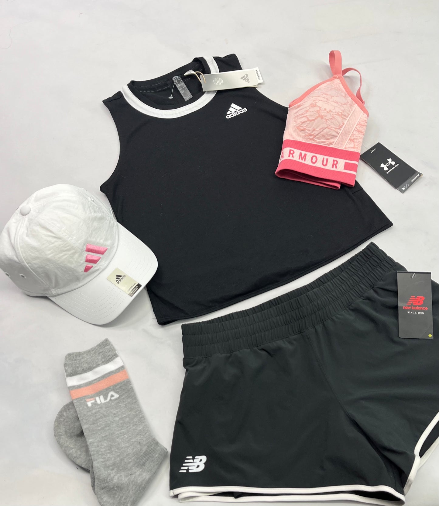 💕 Camisole : Adidas look écourté avec le bas du dos ajustable avec un noeud . XS/ femme neuve.