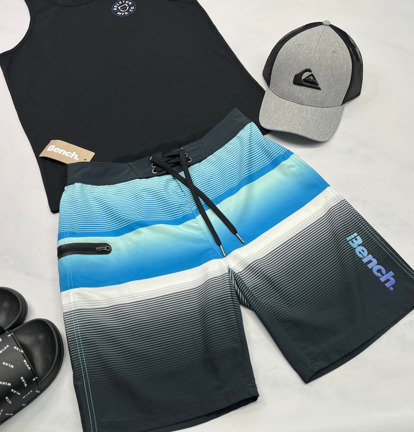 🩵 bermuda : Bench en tissu léger qui sèche rapidement . Small homme neuf ! Avec taille élastique .