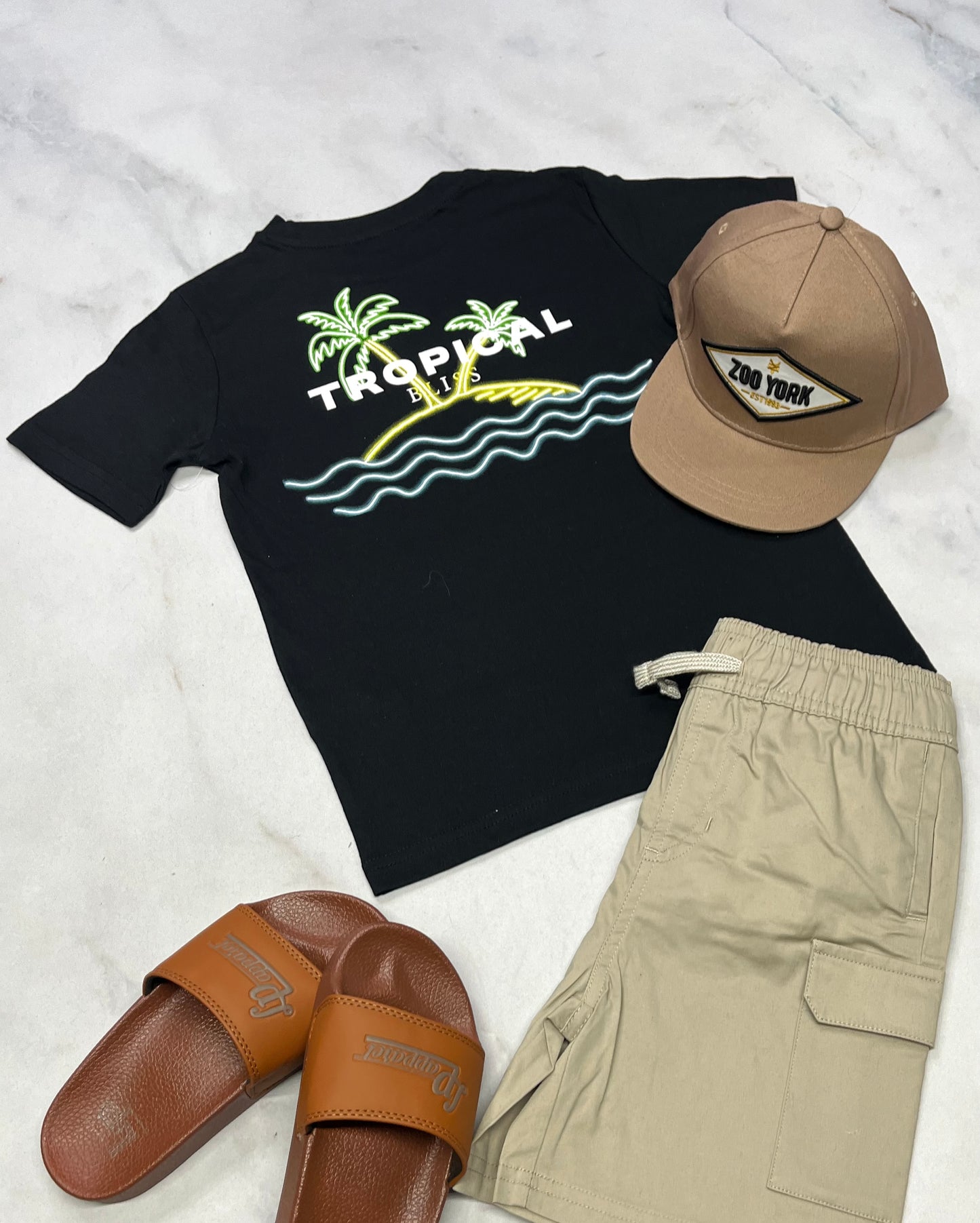 🌴 Manche courte : 5-6 ans garçon neuf ! Beau logo au dos . Neuf !
