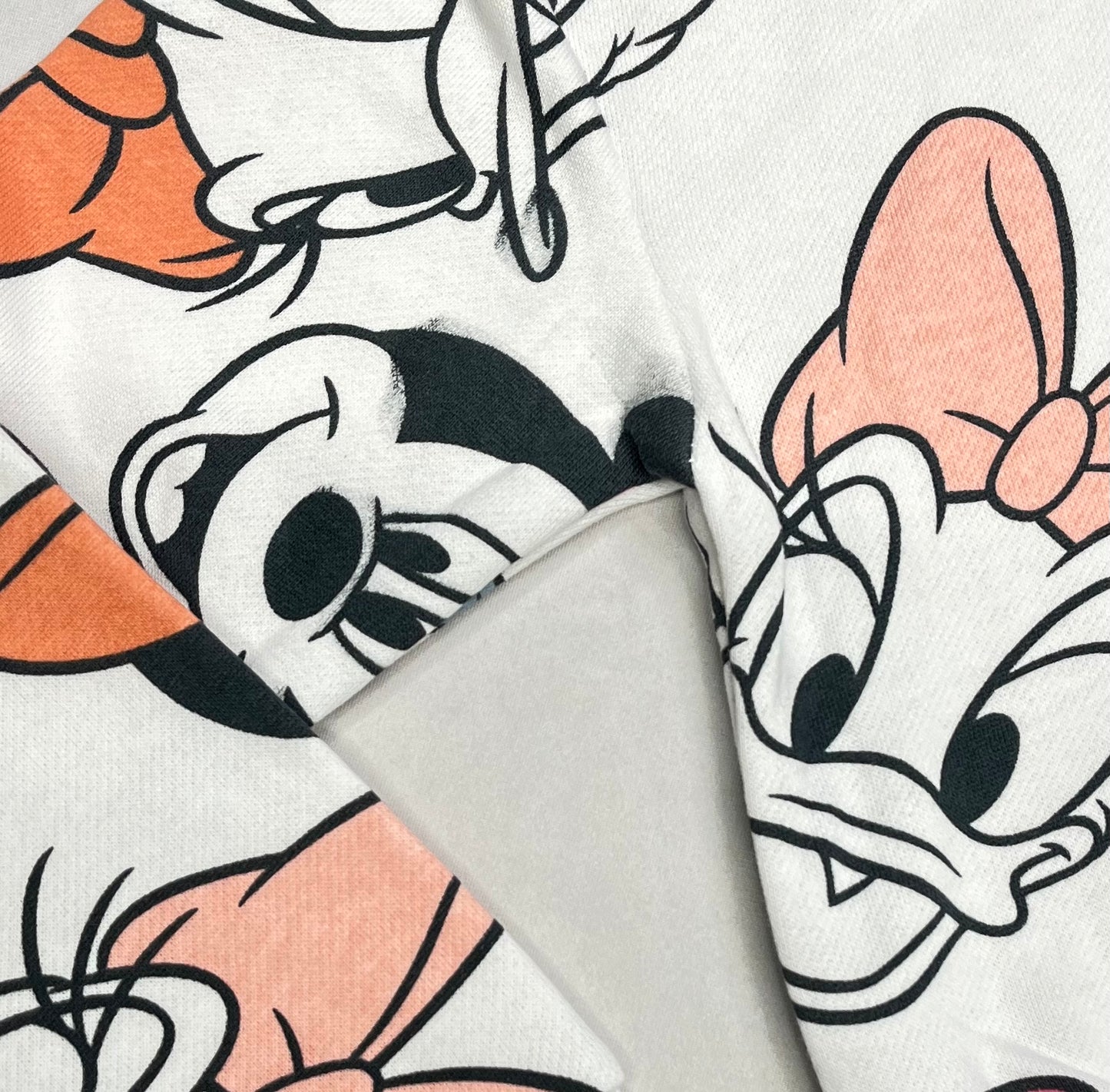 🩷SOLDE ,Ouaté Disney  : 7 ans fille neuf mais défaut d’impression sous un bras voir photo . Peu visible vu sous le bras .