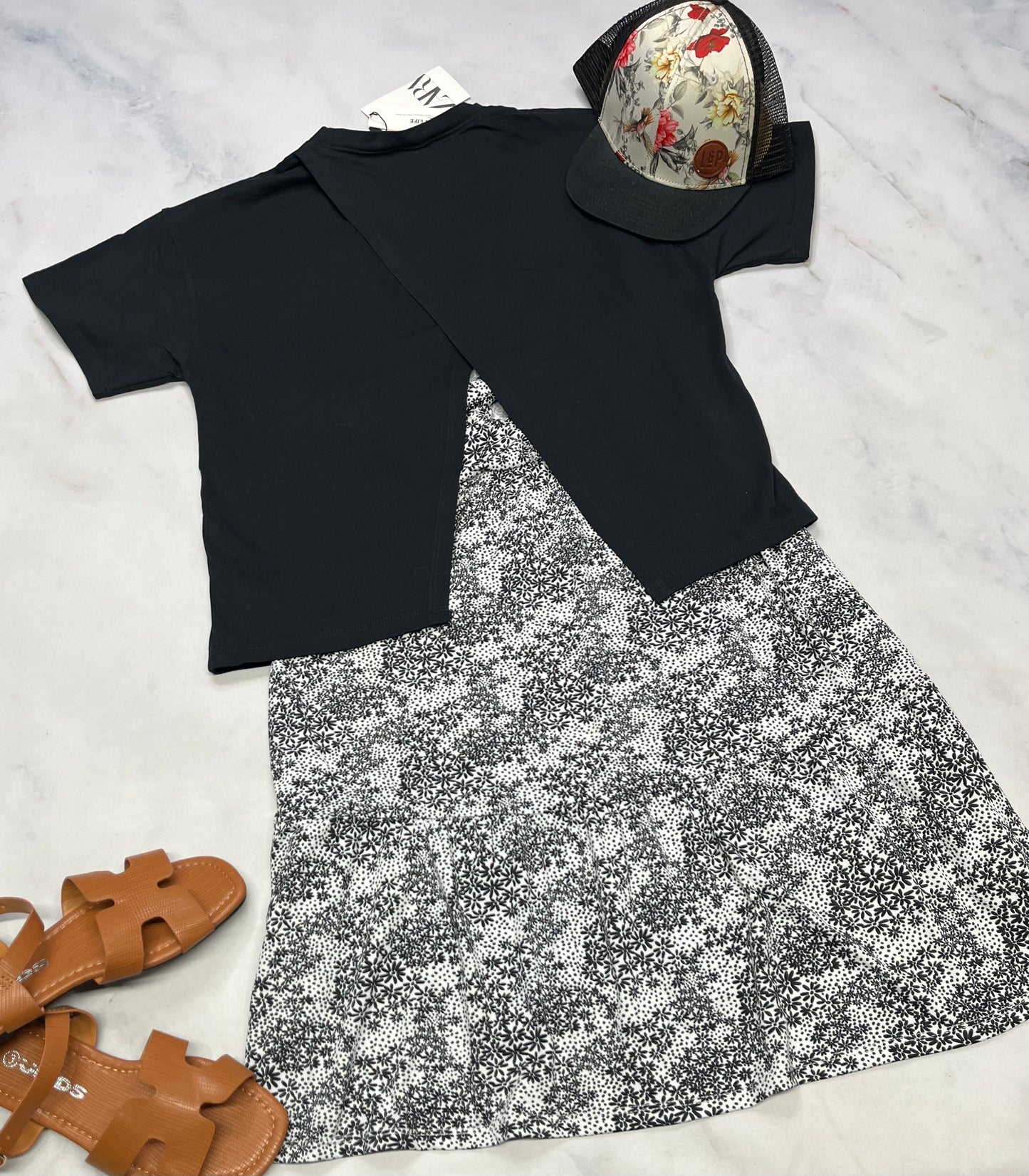 💕 ZARA : manche courte noir 10-12 ans look relax neuf ! Ouverture au dos . Superbe porté en superposition .