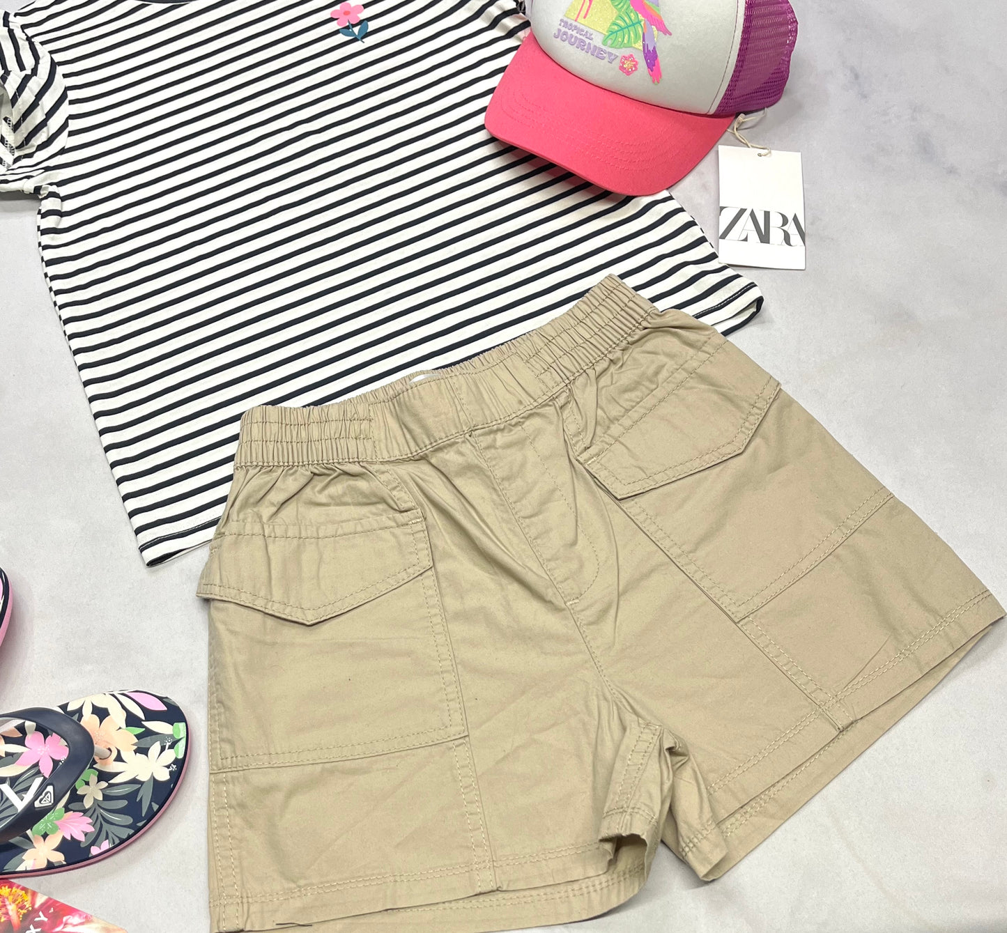 🌴 Short : cargo souple + 8-9 ans fille neuve.