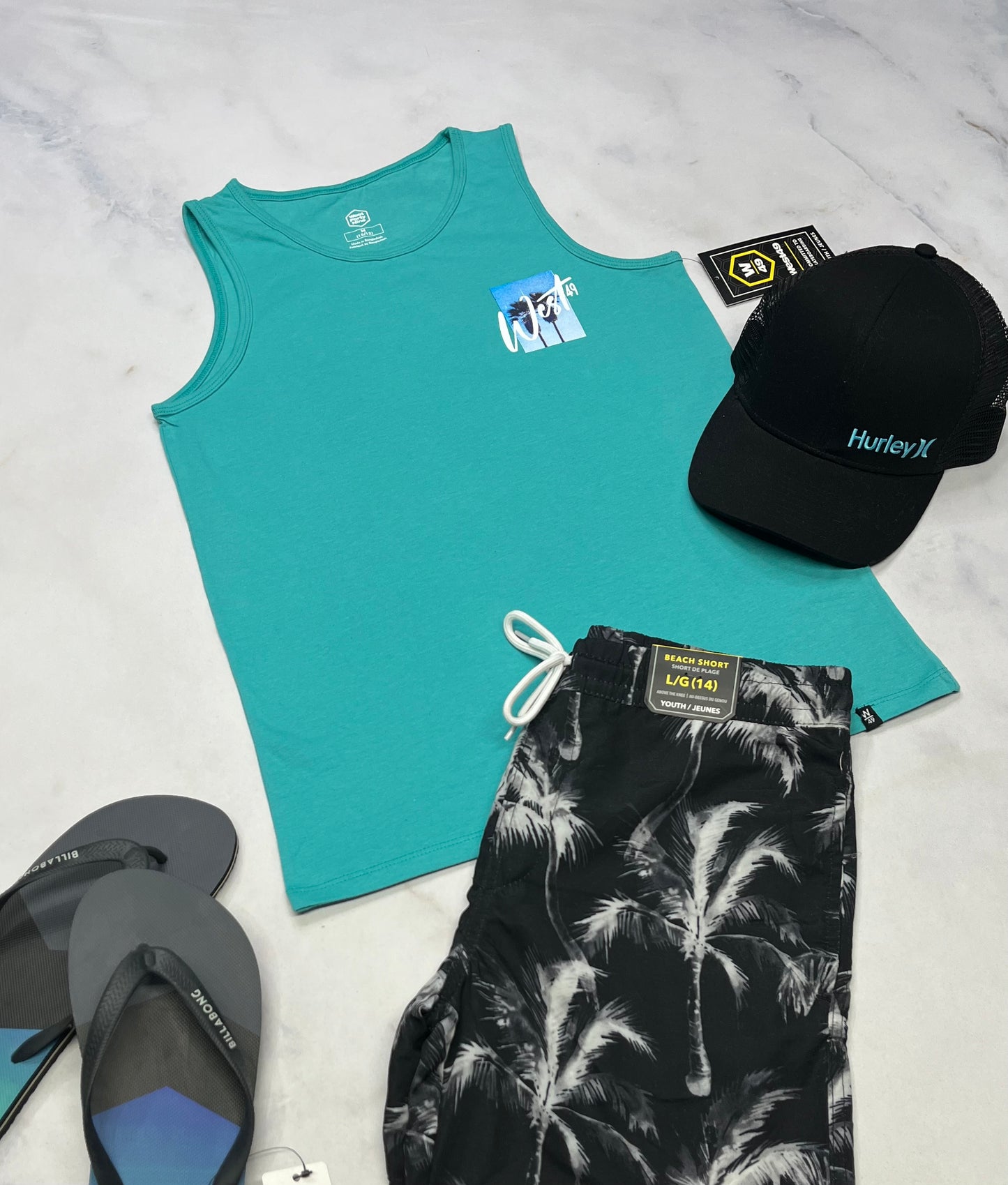🩵 Camisole : West fait 14 ans garçon neuve ! Beau logo au dos .