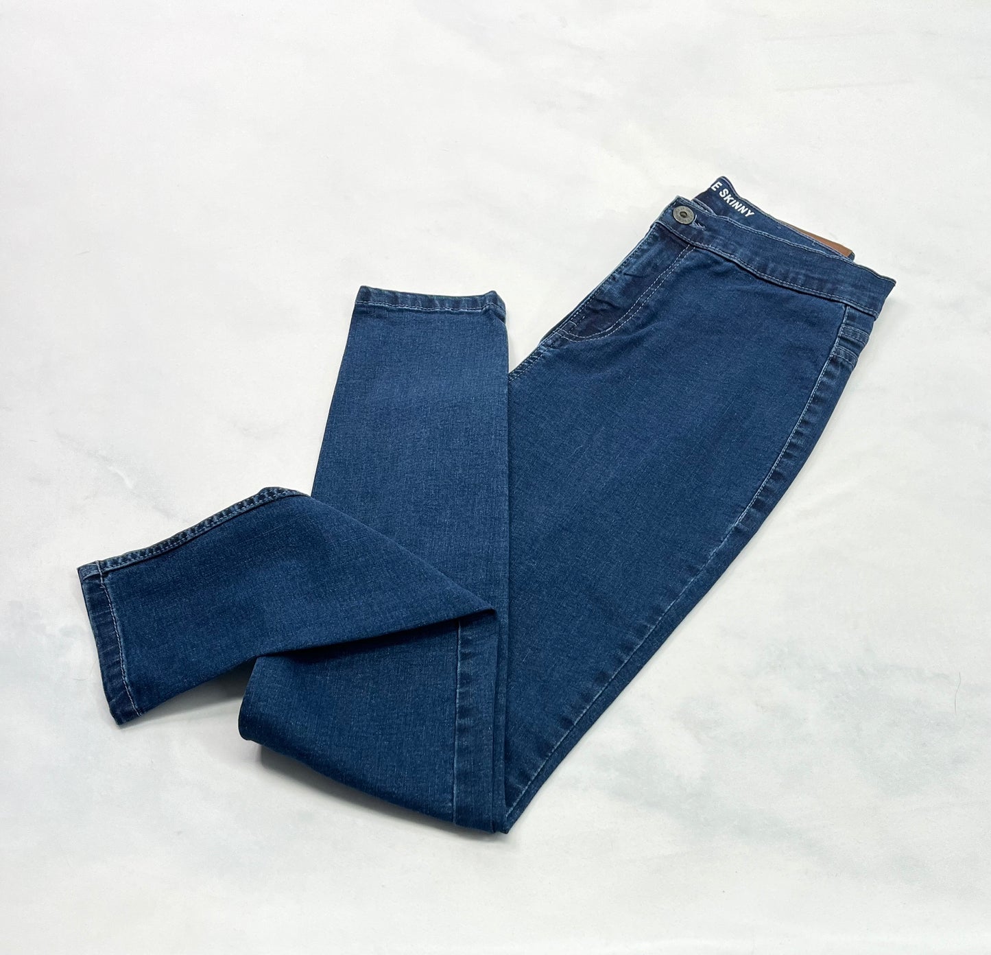 ..Blum: Skinny jeans mou taille haute fait small 4-5 ans femme . Comme neuve .