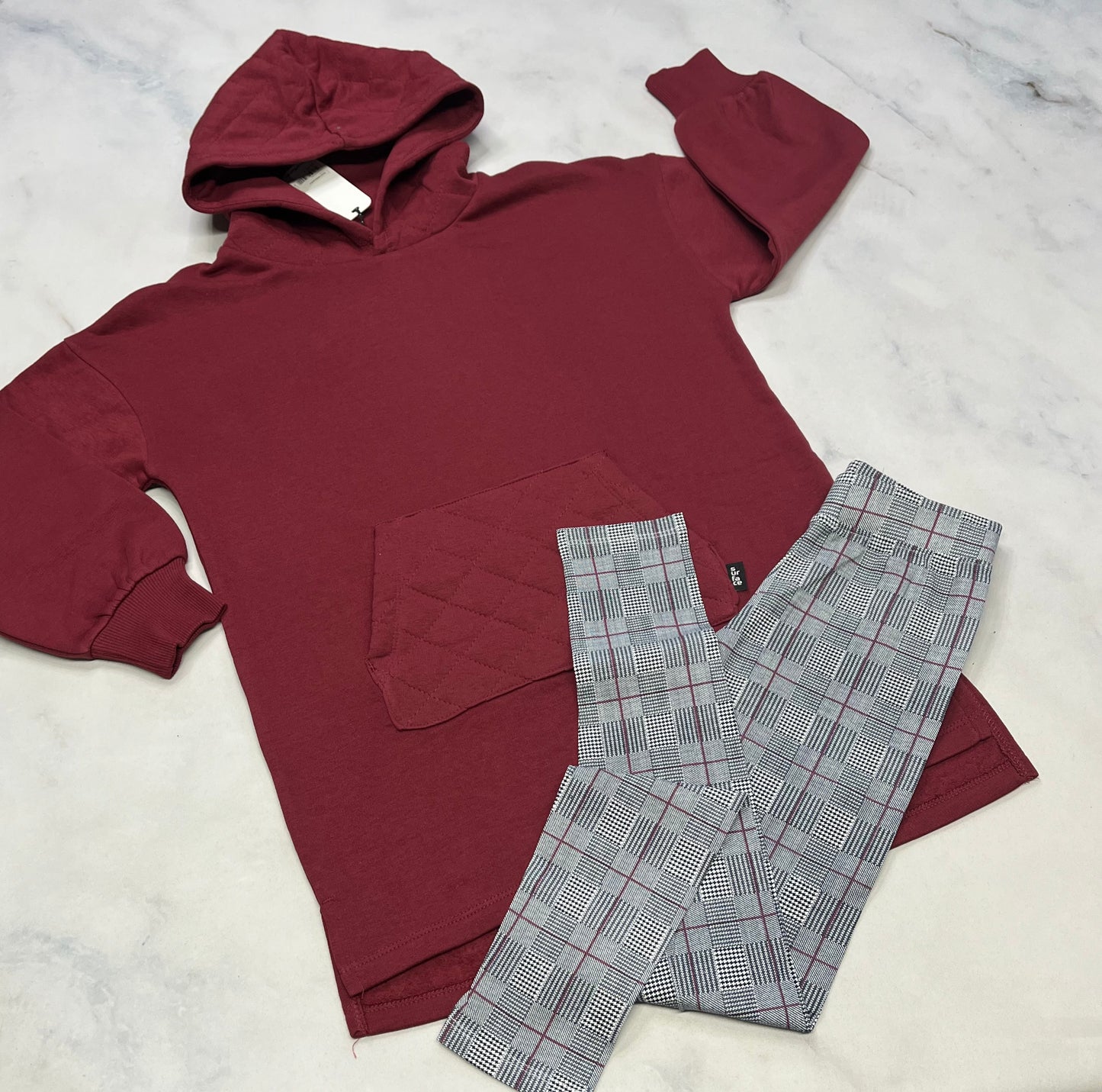 Duo neuf : Robe ouaté bourgogne Surface neuve 8 ans + Leg. 8( 7-8 ans long ) neuf!