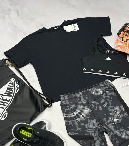 🌿 Manche courte : ZARA noir fait 10-12 ans fille look relax avec ouverture au dos ! Superbe neuf!