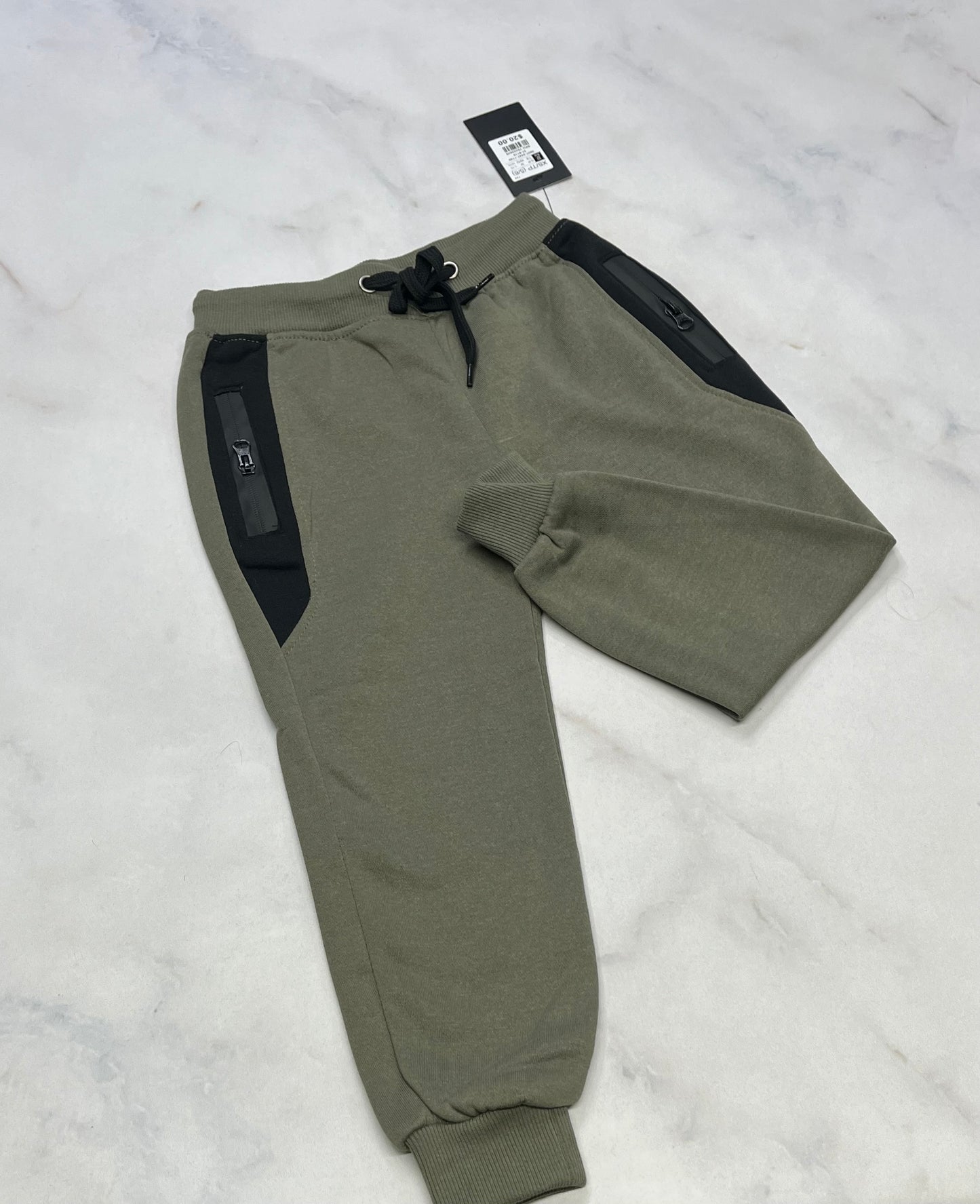 Jog: vert zip aux poches neuf! 5-6 ans