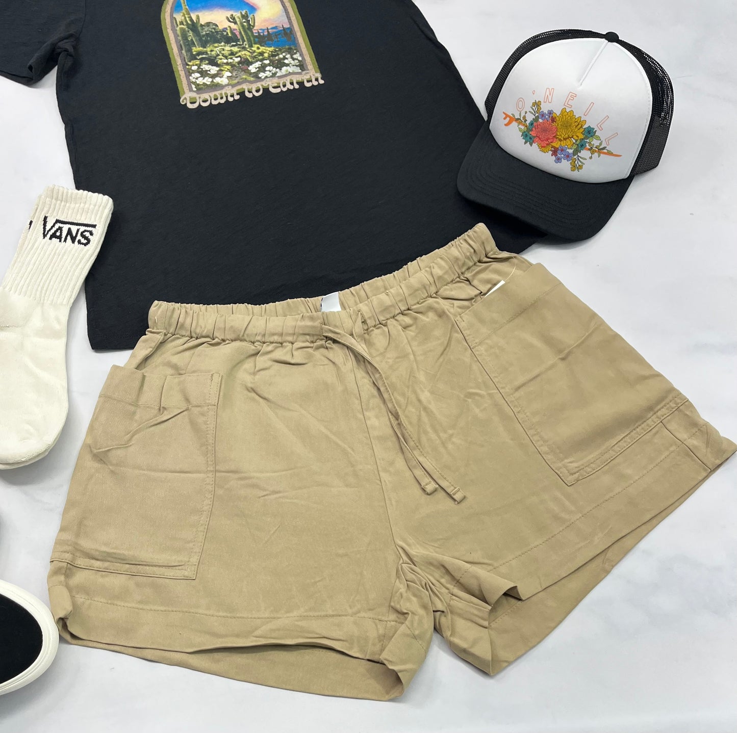 🌵 Short cargo: hyper molle confo . Taille élastique avec cordon d’ajustement . Small femme coupe confo neuve. .