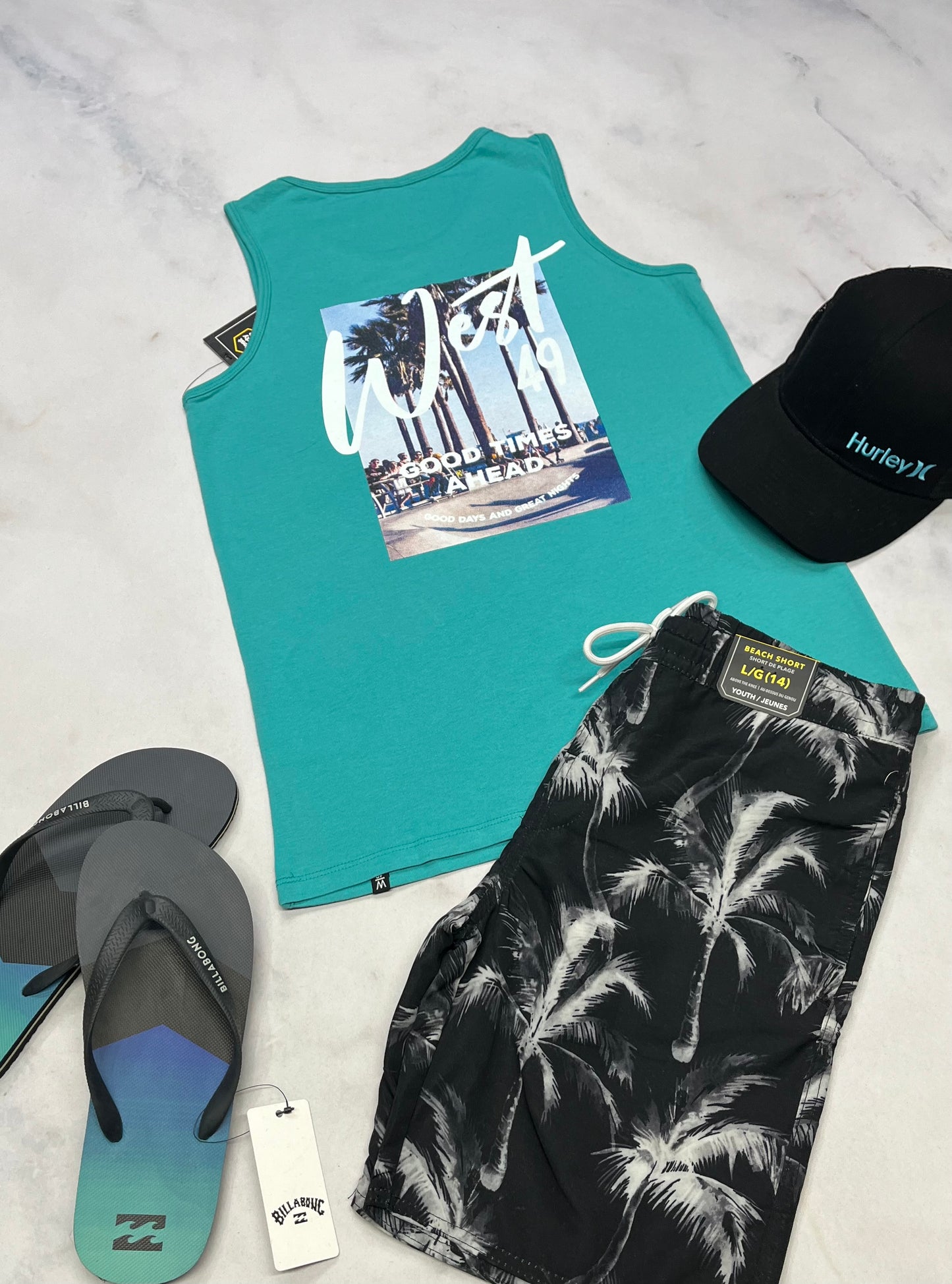 🩵 Camisole : West fait 14 ans garçon neuve ! Beau logo au dos .