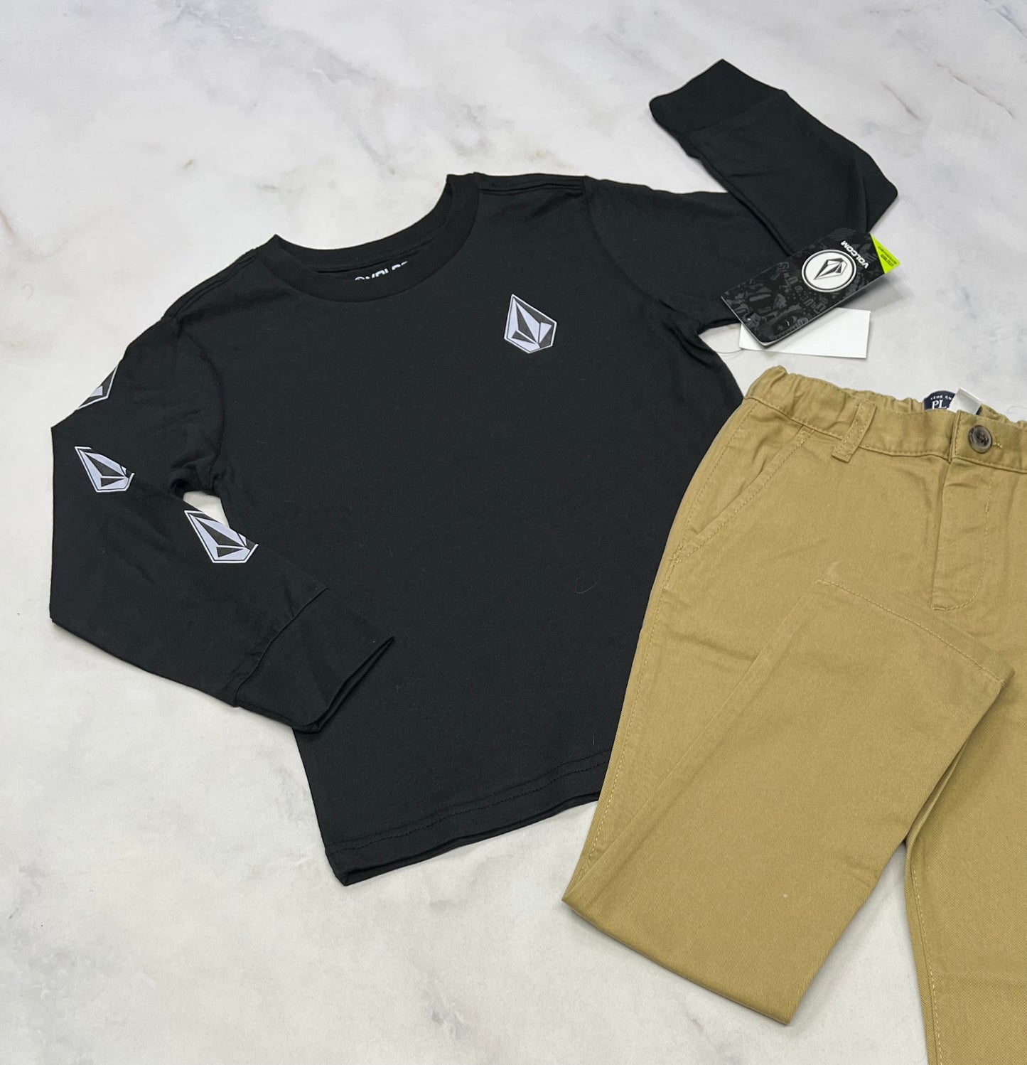 Duo neuf ! Manche longue Volcom + Pantalon 5 ans .