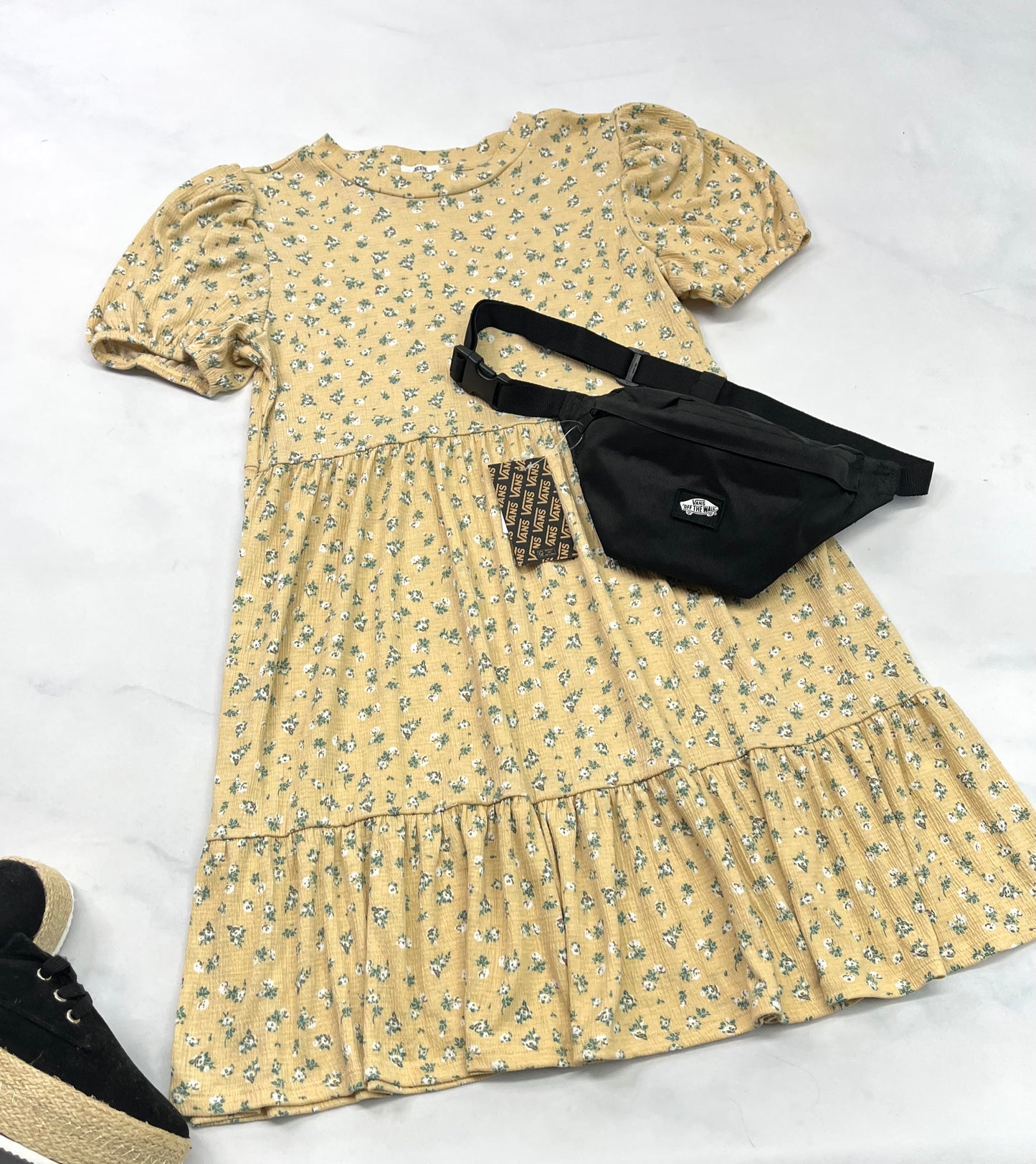 🌻Robe fleuris : Fait Small femme coupe confo . Tissu qui ne décolore pas stretch de partout . Comme neuve !