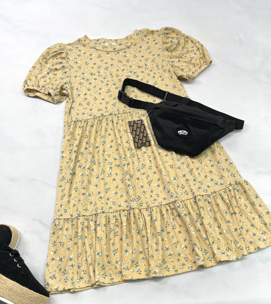🌻Robe fleuris : Fait Small femme coupe confo . Tissu qui ne décolore pas stretch de partout . Comme neuve !