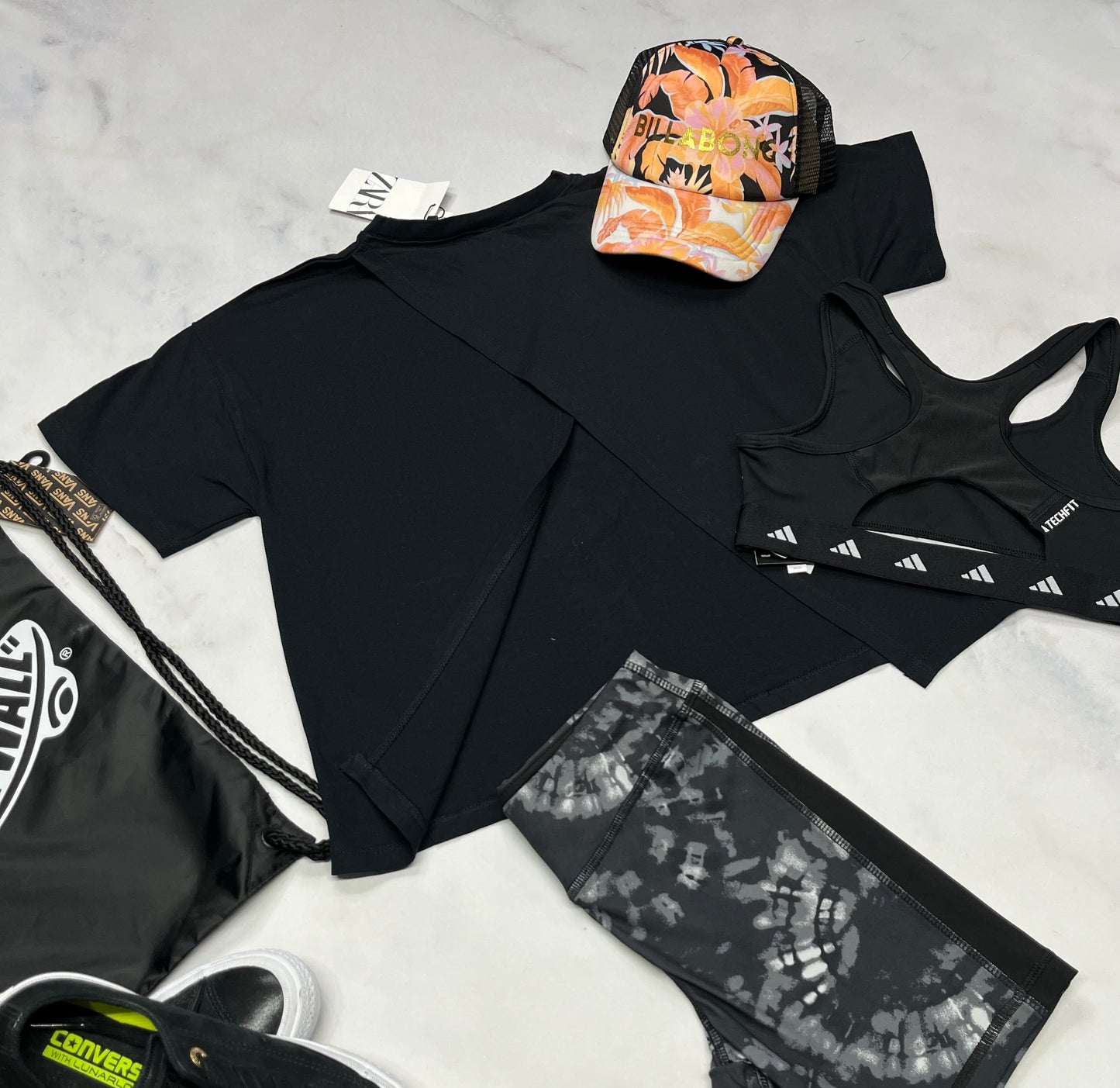 🌿 Manche courte : ZARA noir fait 10-12 ans fille look relax avec ouverture au dos ! Superbe neuf!