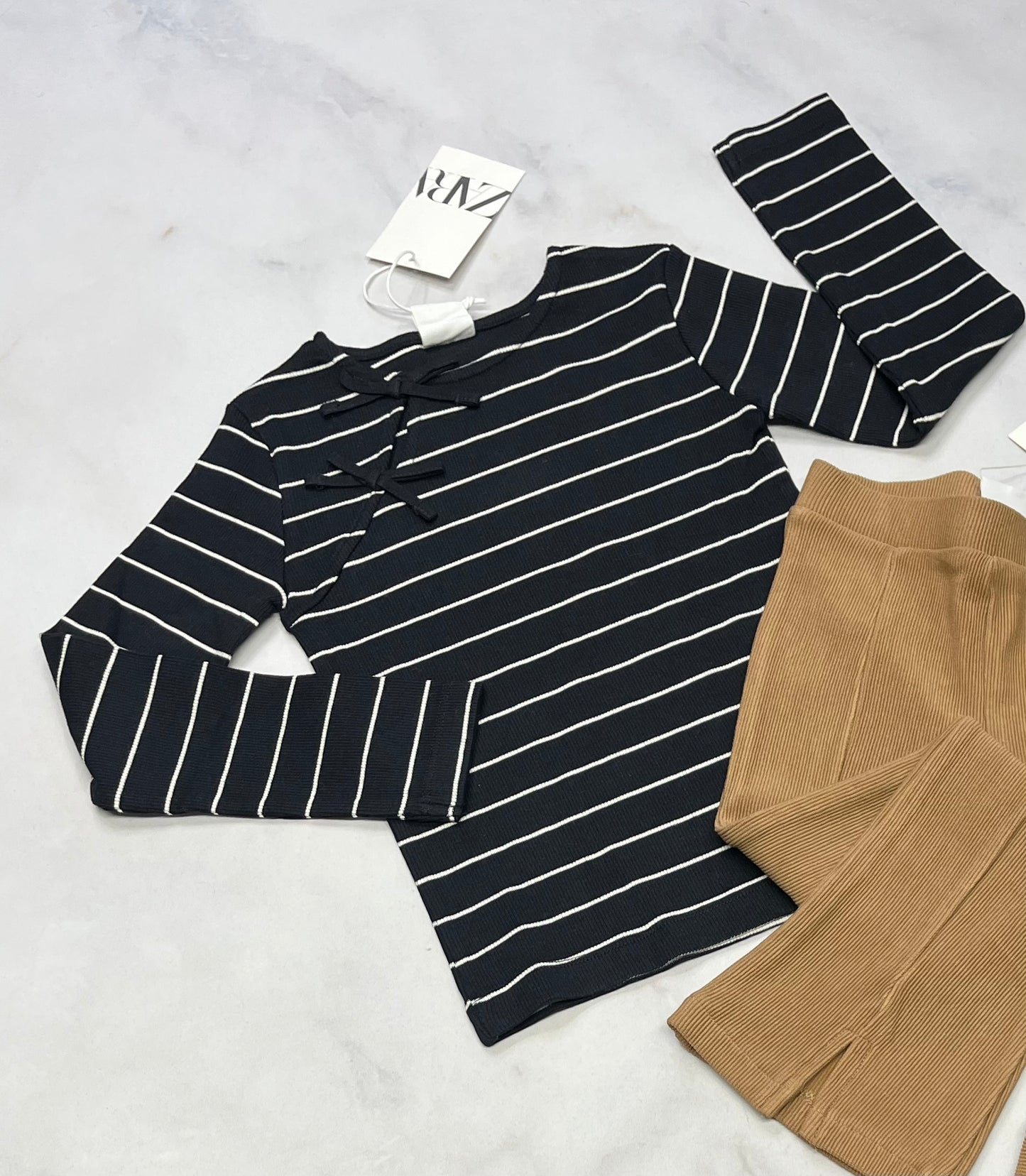 Duo ZARA neuf! Manche longue rib / texturé avec boucle fait 5 ans neuf ! + Jegging RIB stretch 5 ans évasé au bas neuf !